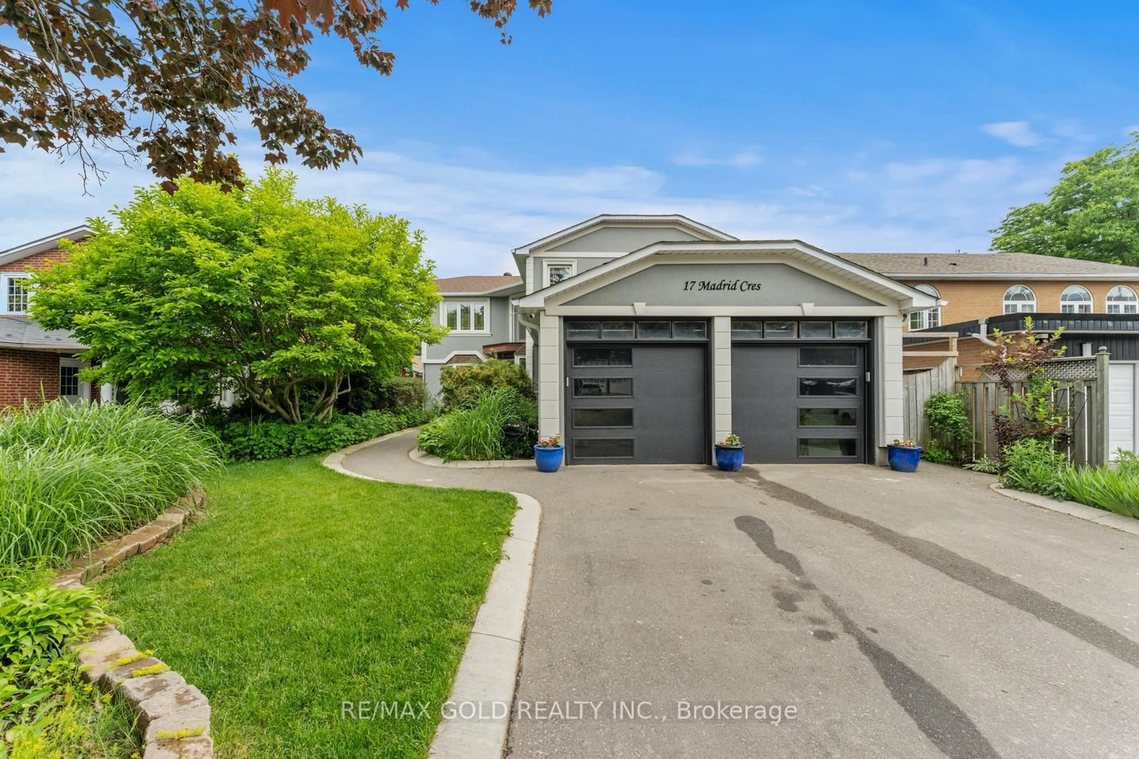 Unknown for 17 Madrid Cres, Brampton Ontario L6S 2X5