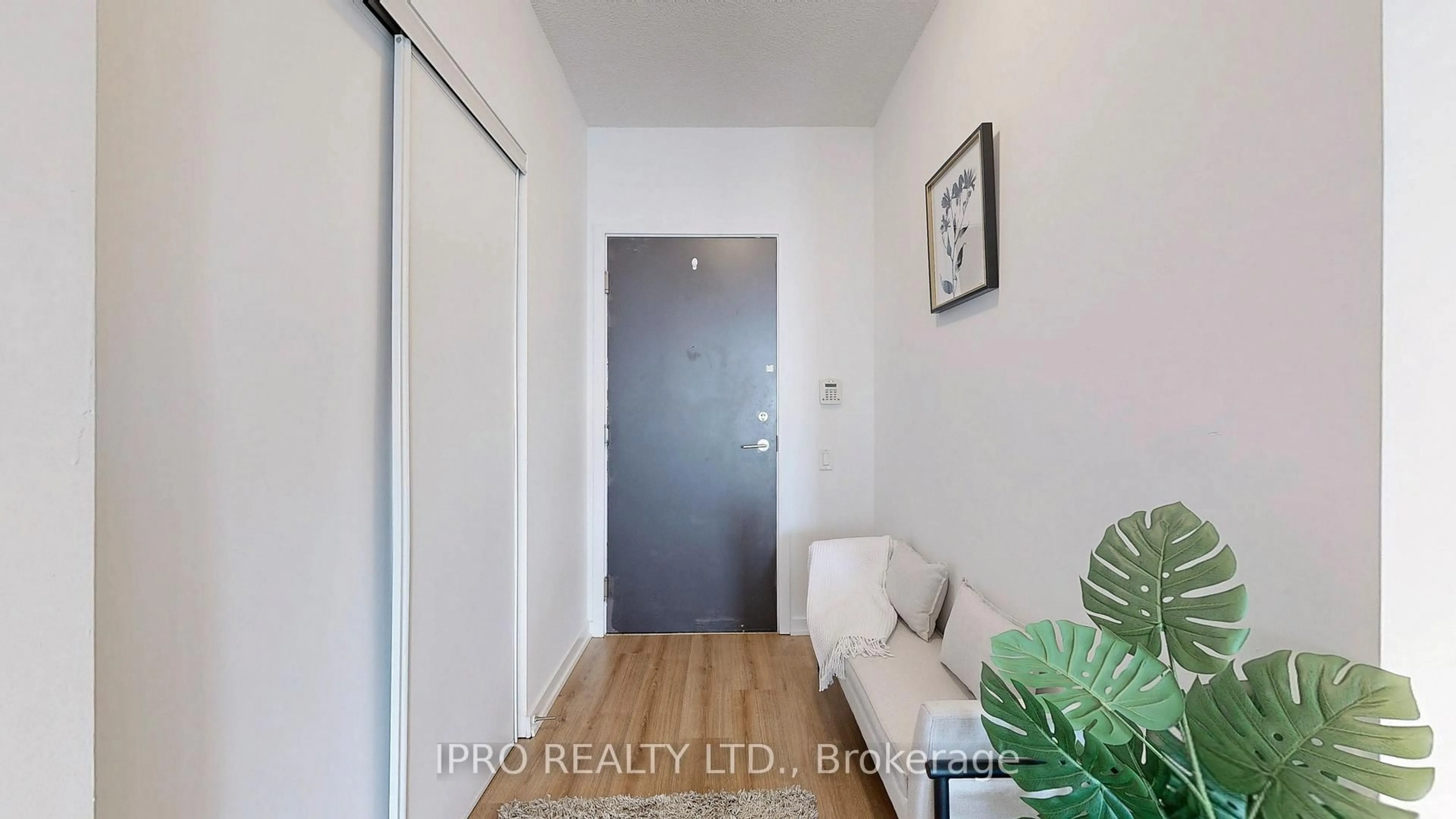 Indoor entryway for 103 The Queensway Ave #2706, Toronto Ontario M6S 5B3
