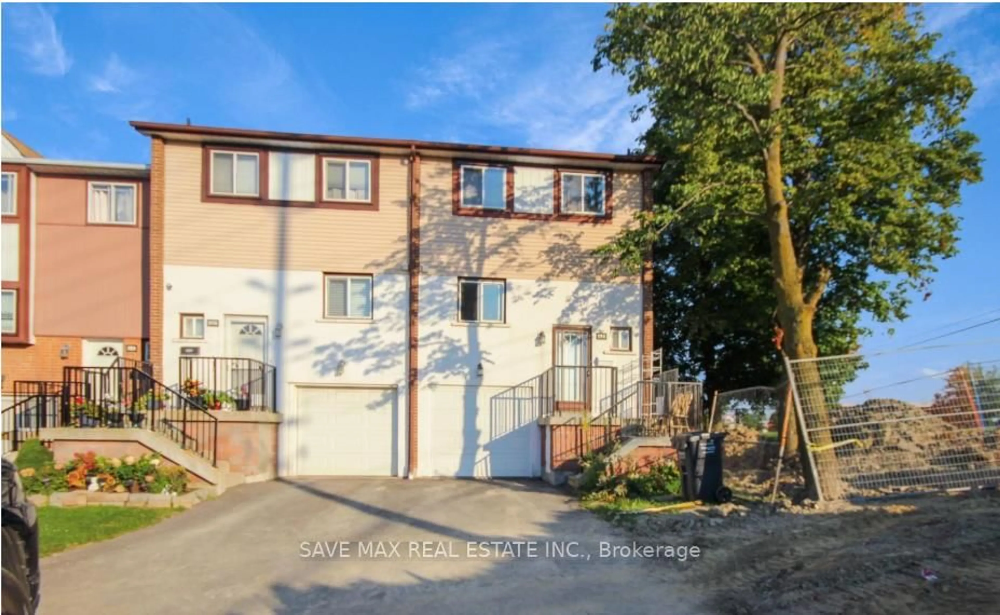A pic from outside/outdoor area/front of a property/back of a property/a pic from drone, street for 62 Moregate Cres, Brampton Ontario L6S 3K9