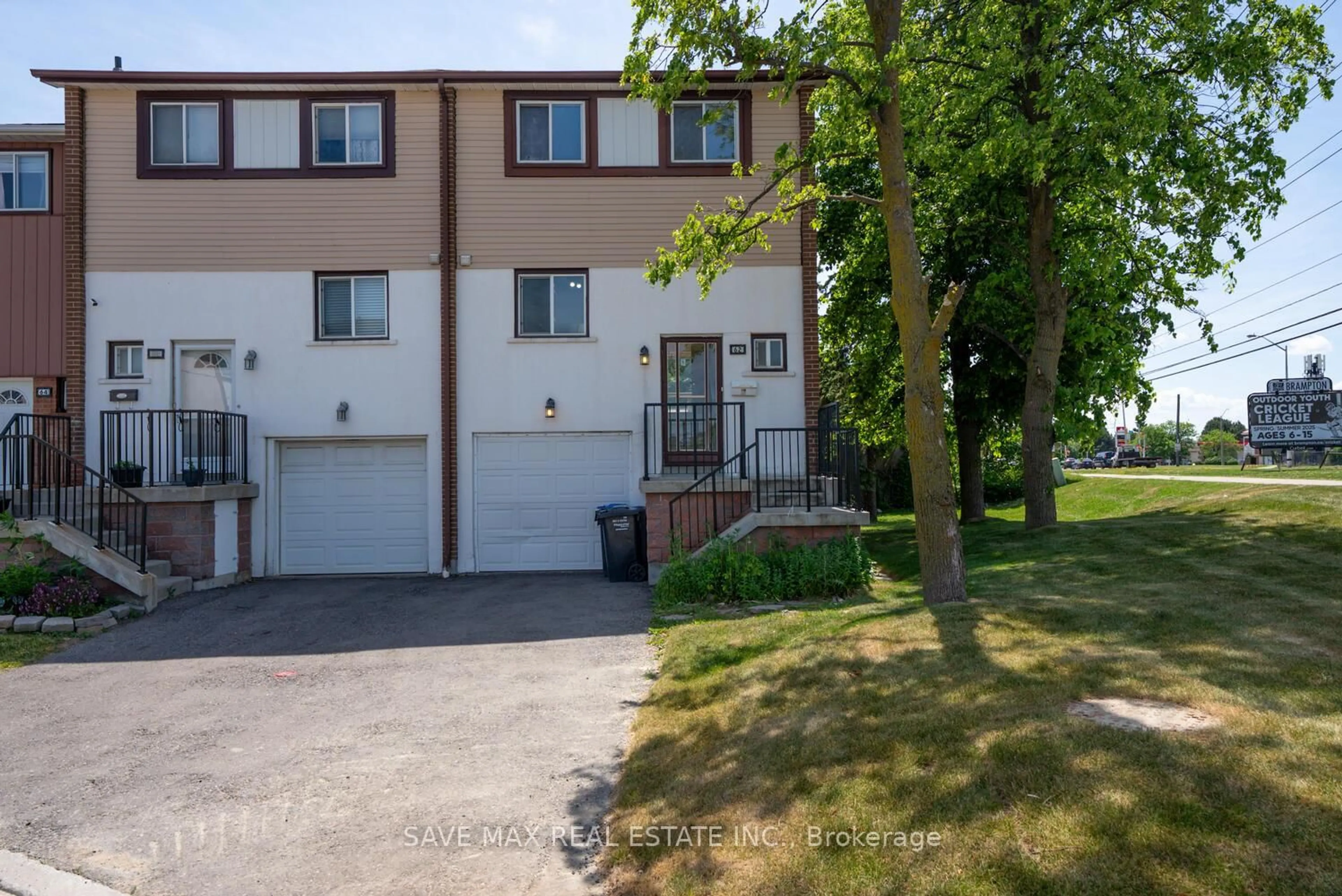 A pic from outside/outdoor area/front of a property/back of a property/a pic from drone, street for 62 Moregate Cres, Brampton Ontario L6S 3K9