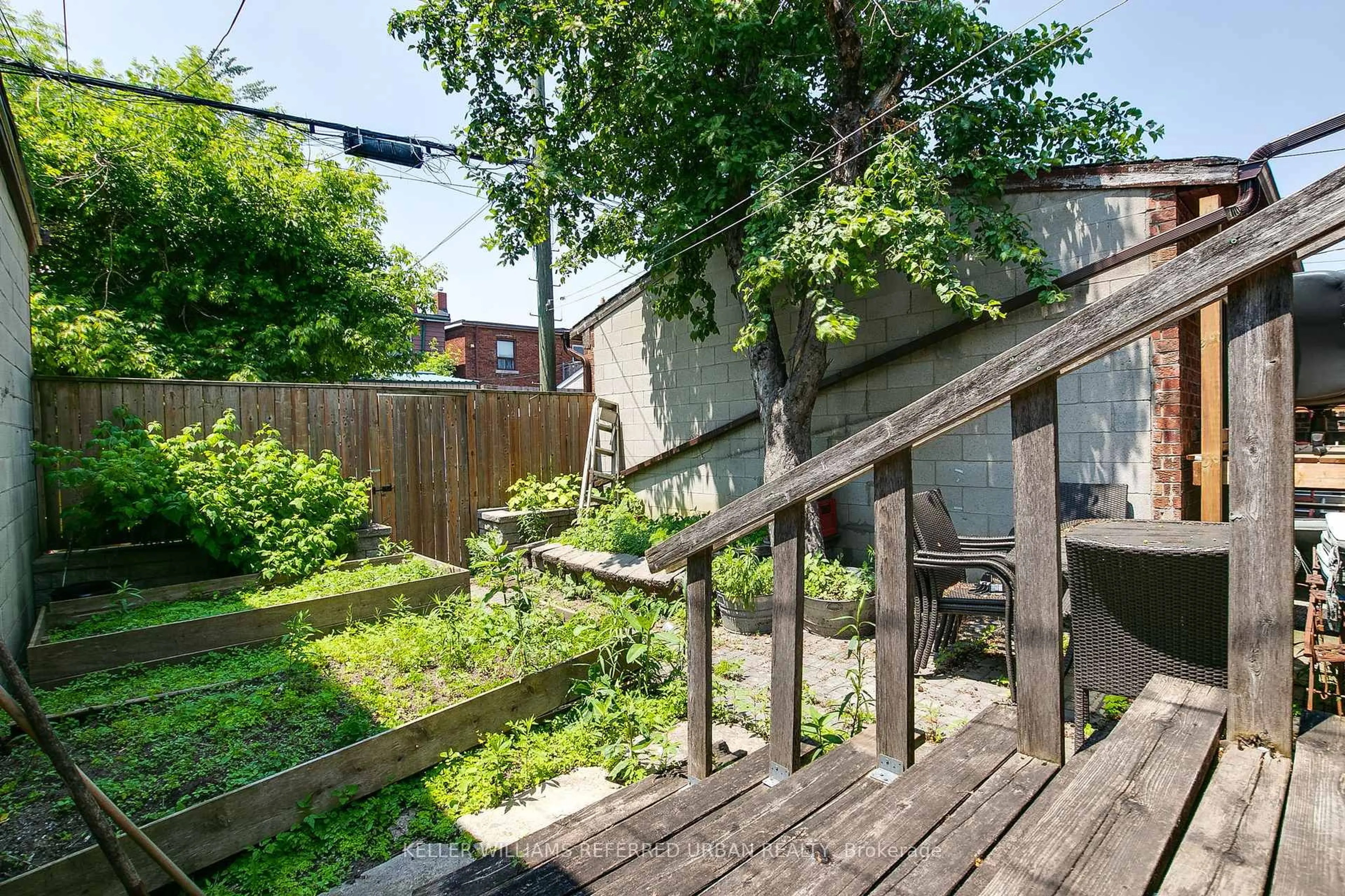 Patio, street for 734 Brock Ave, Toronto Ontario M6H 3P2