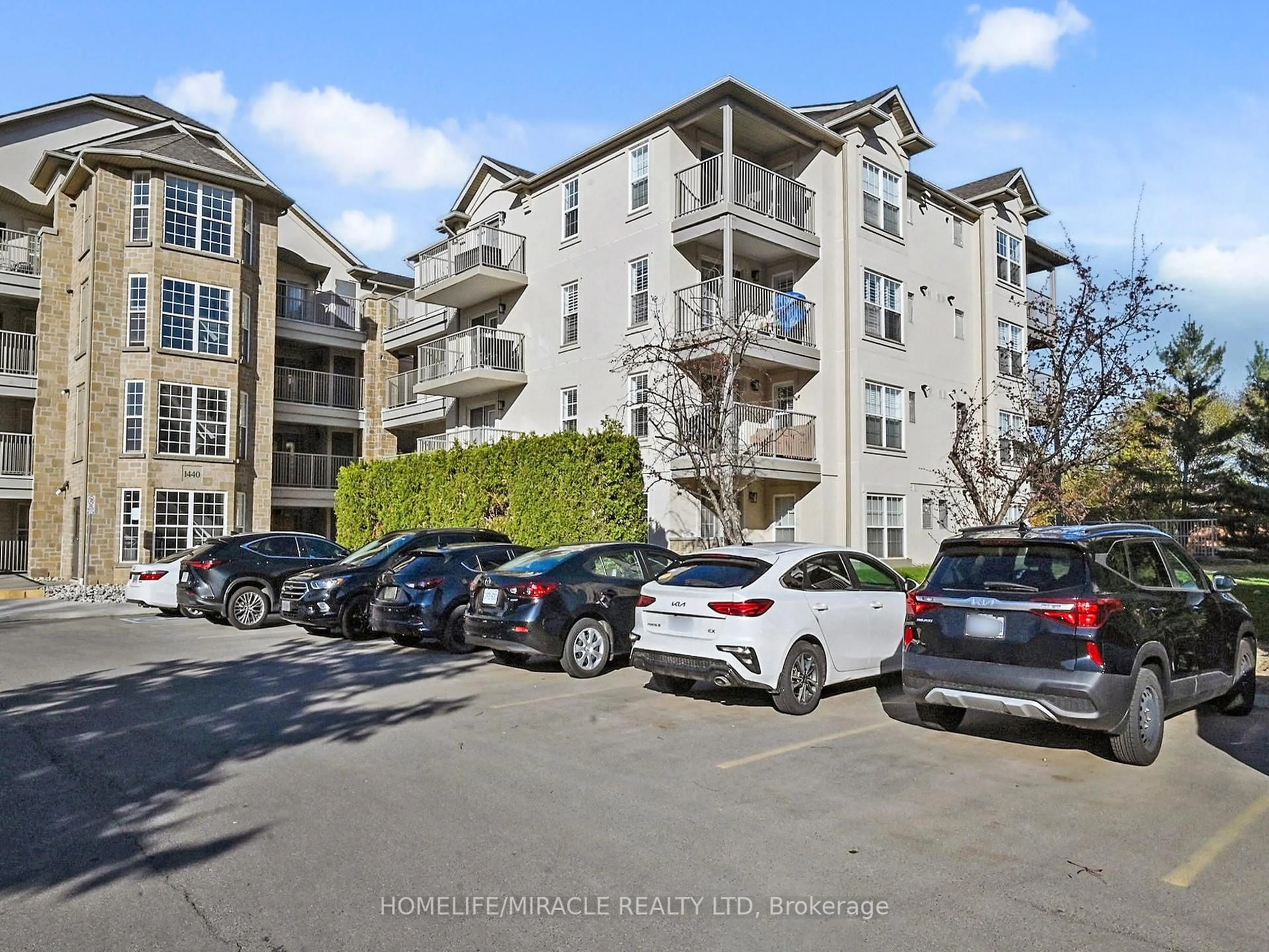 A pic from outside/outdoor area/front of a property/back of a property/a pic from drone, unknown for 1440 Bishops Gate #306, Oakville Ontario L6M 4M9