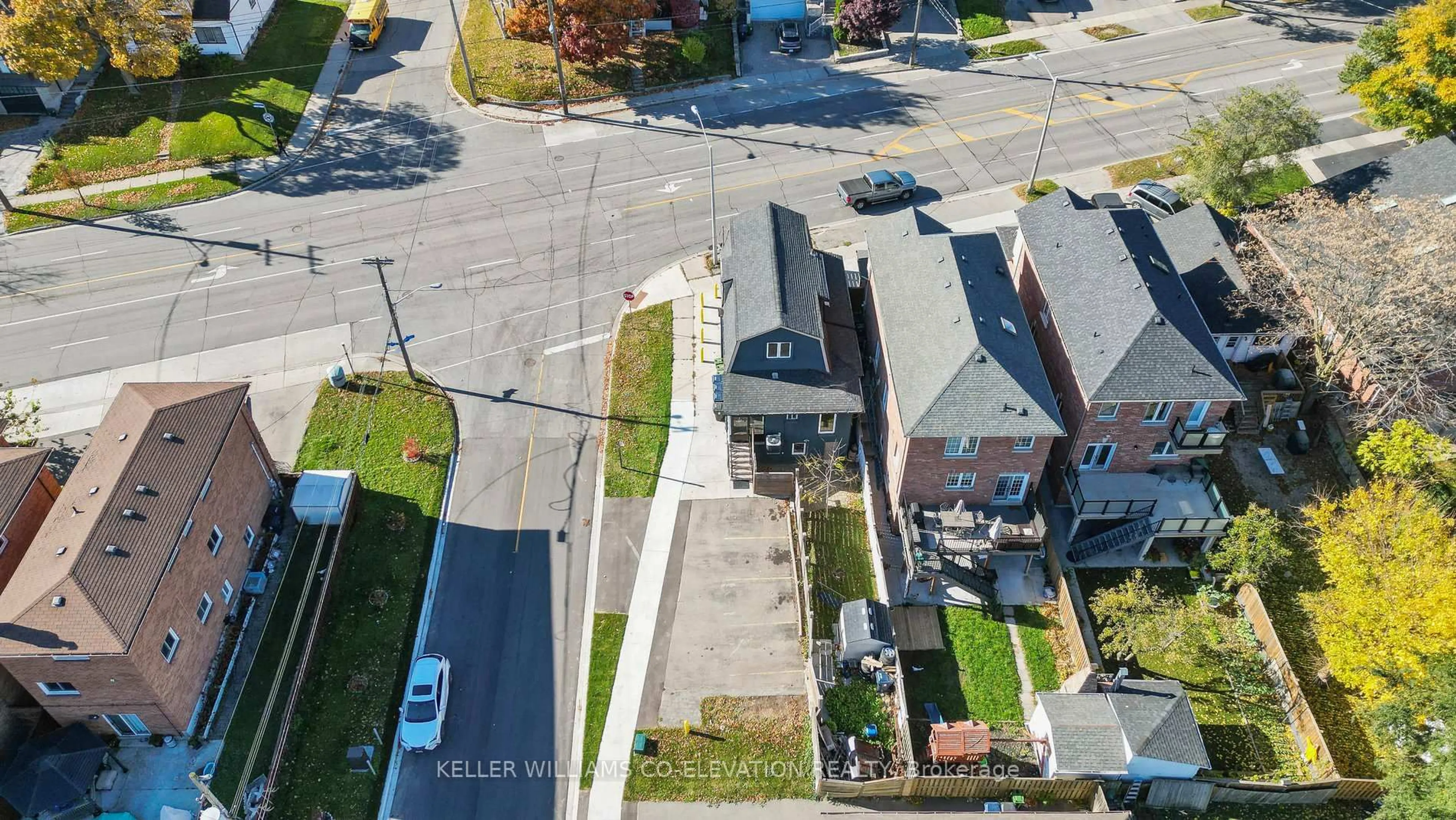 A pic from outside/outdoor area/front of a property/back of a property/a pic from drone, street for 681 Scarlett Rd, Toronto Ontario M9P 2T3