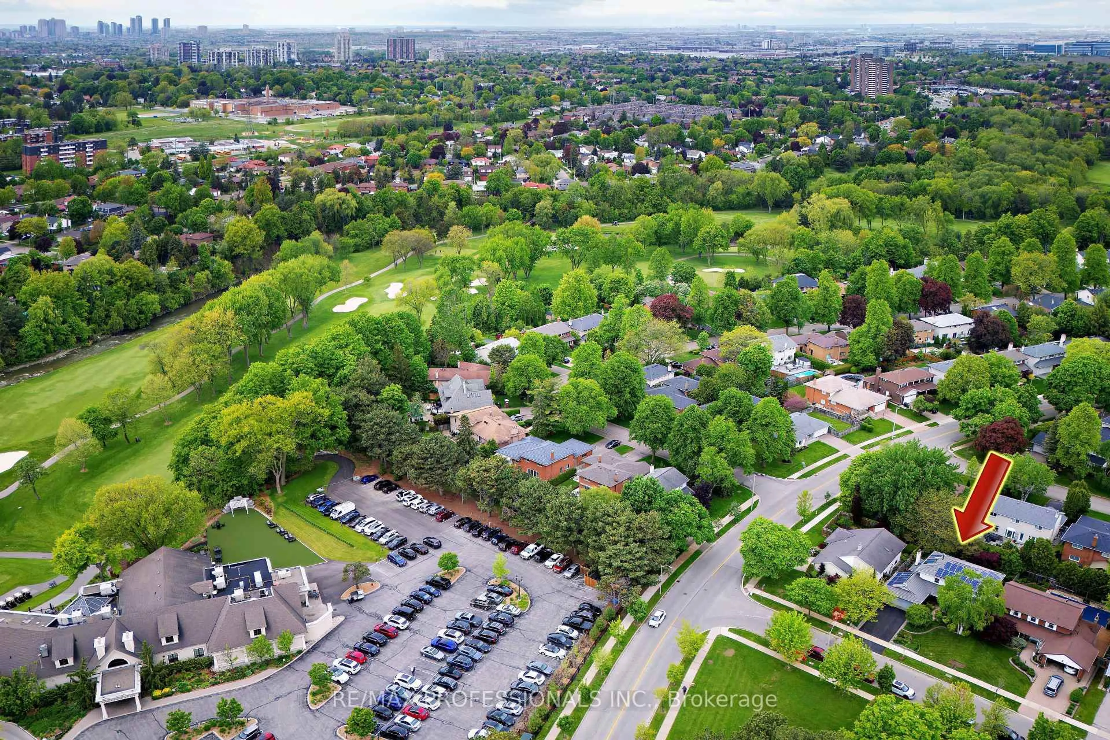 A pic from outside/outdoor area/front of a property/back of a property/a pic from drone, unknown for 56 Silverthorne Bush Dr, Toronto Ontario M9C 2X8
