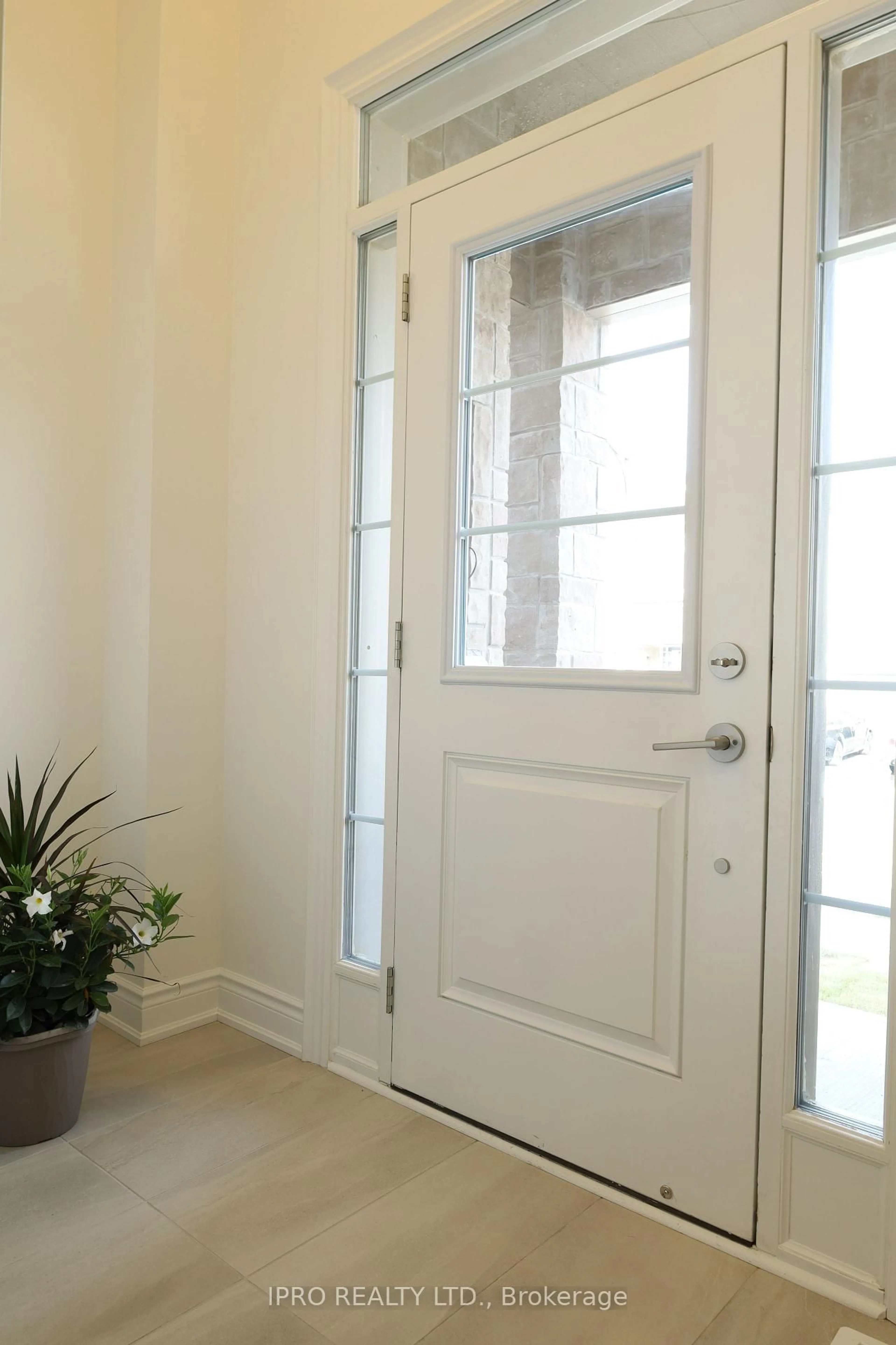 Indoor entryway for 102 BERMONDSEY Way, Brampton Ontario L6Y 6K9