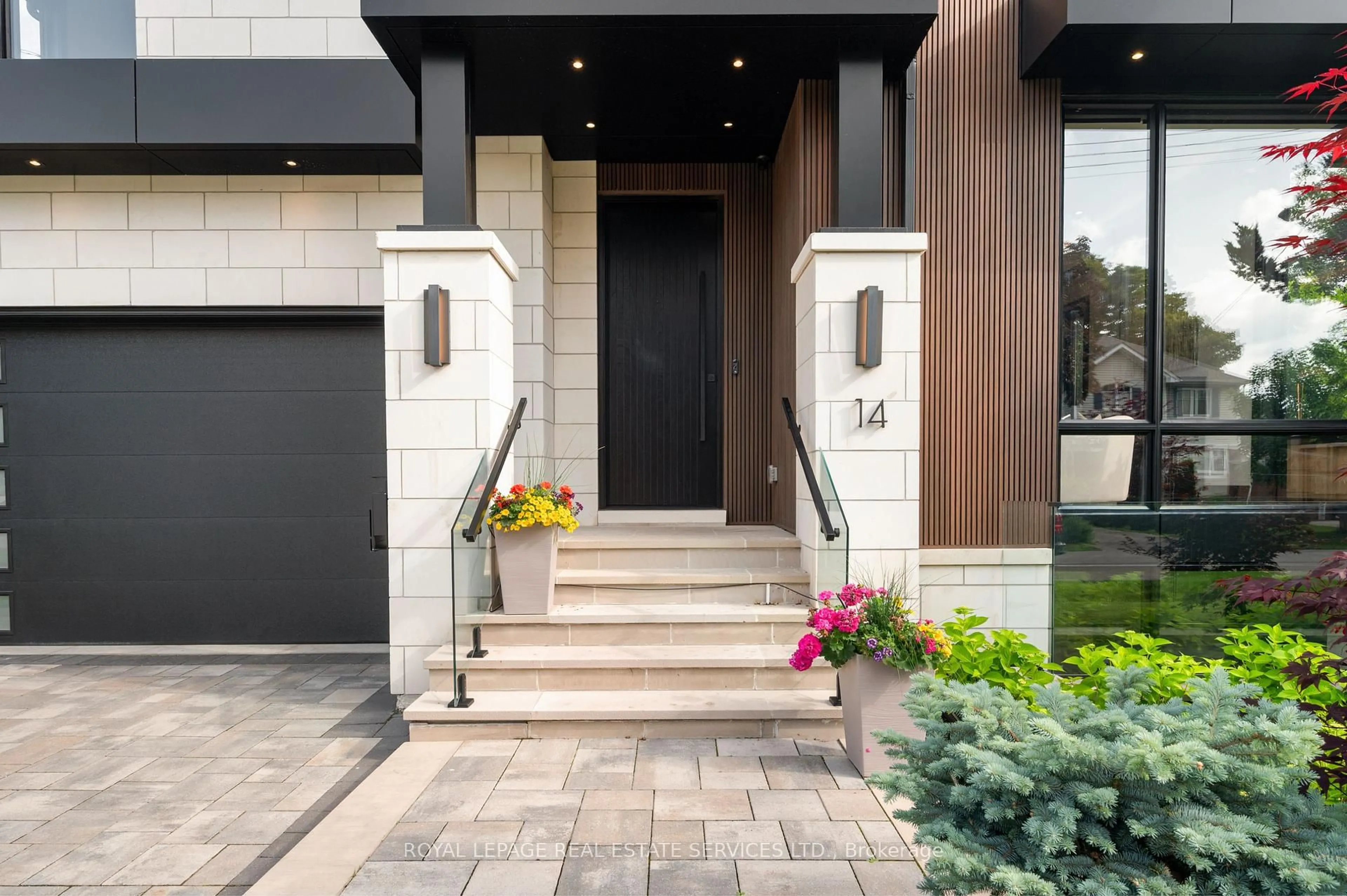 Indoor entryway for 14 Cheshire Dr, Toronto Ontario M9B 2N8