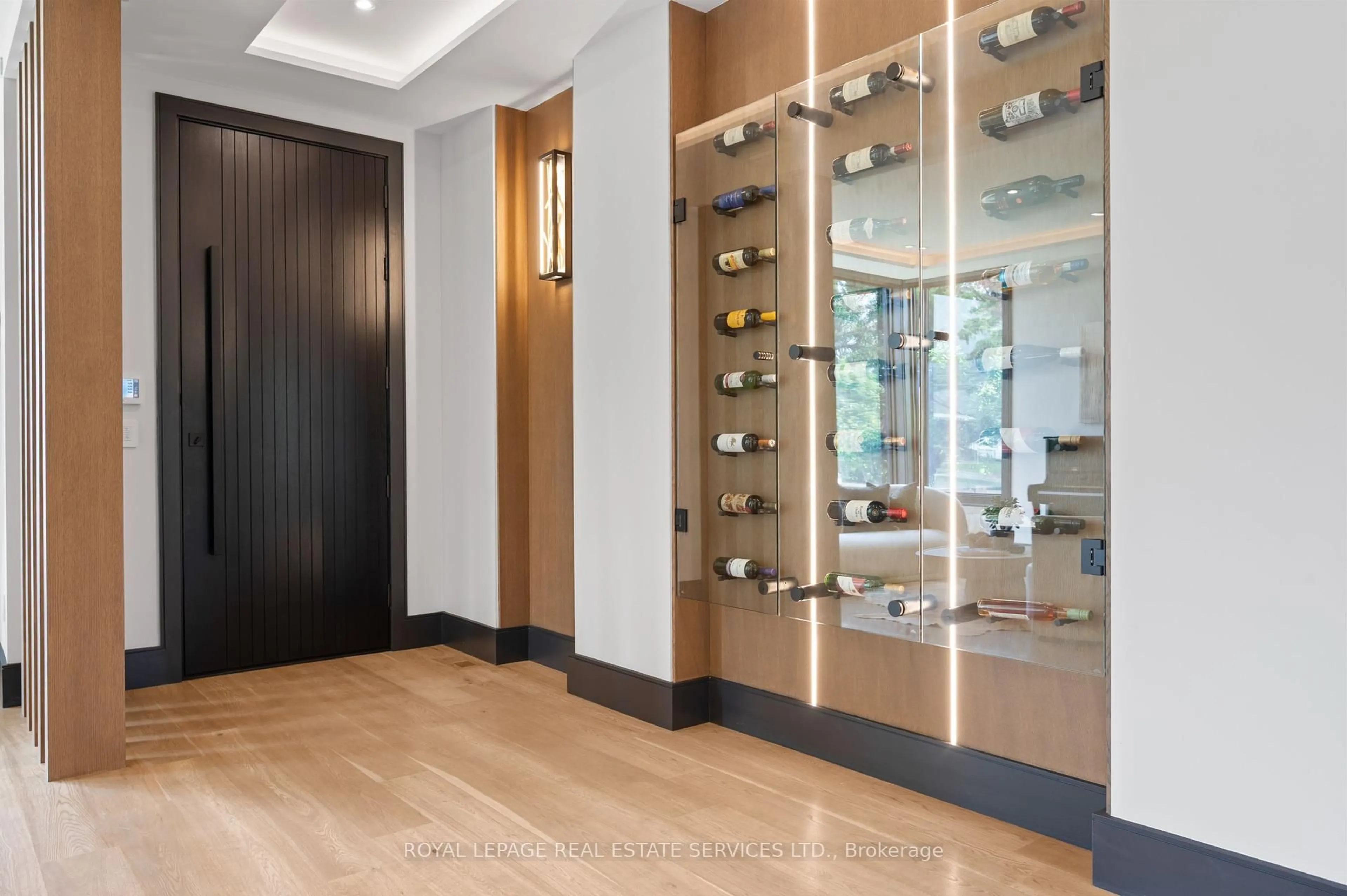 Indoor foyer for 14 Cheshire Dr, Toronto Ontario M9B 2N8