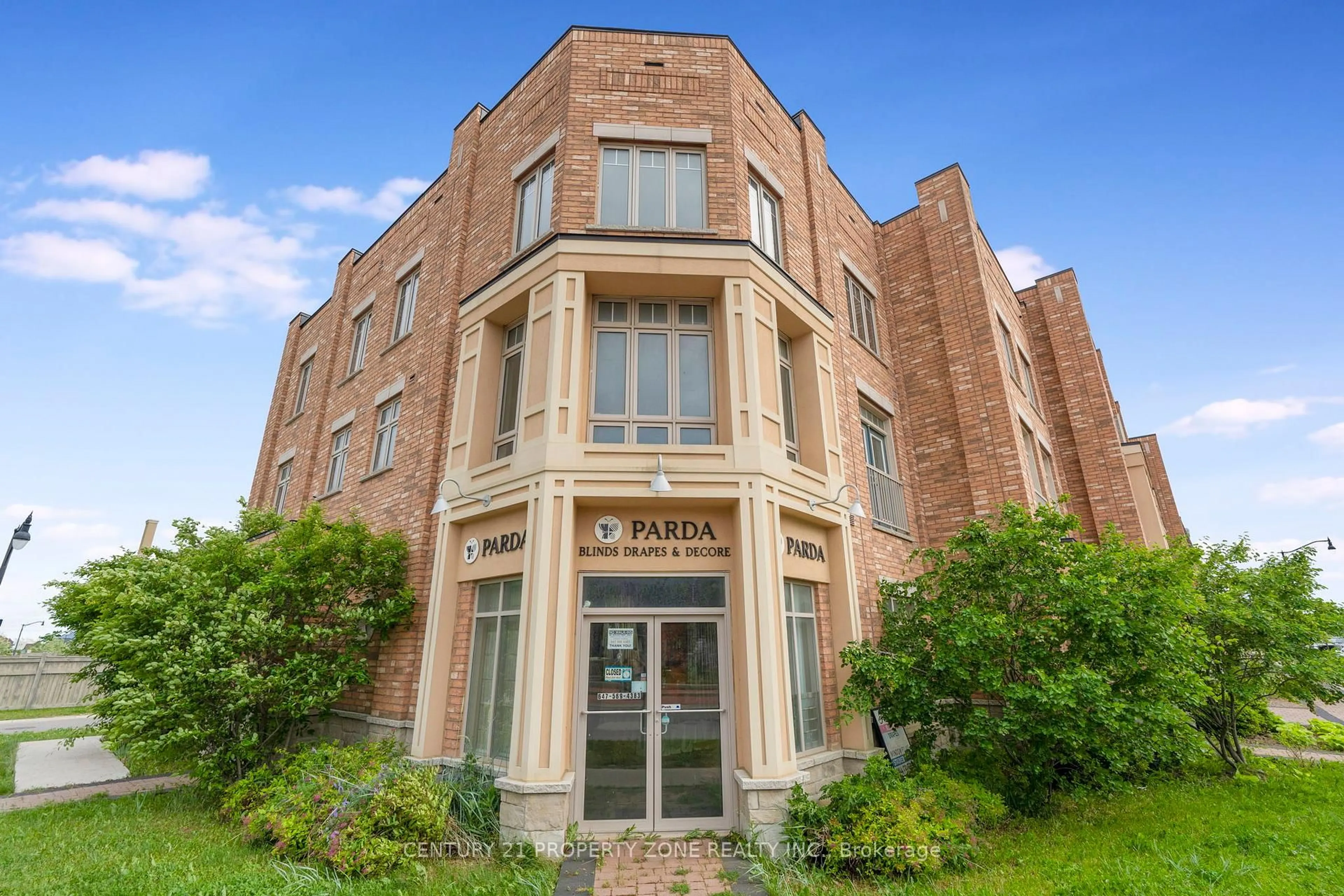 Home with brick exterior material, building for 28 Wardenwood Dr, Brampton Ontario L6R 3W4