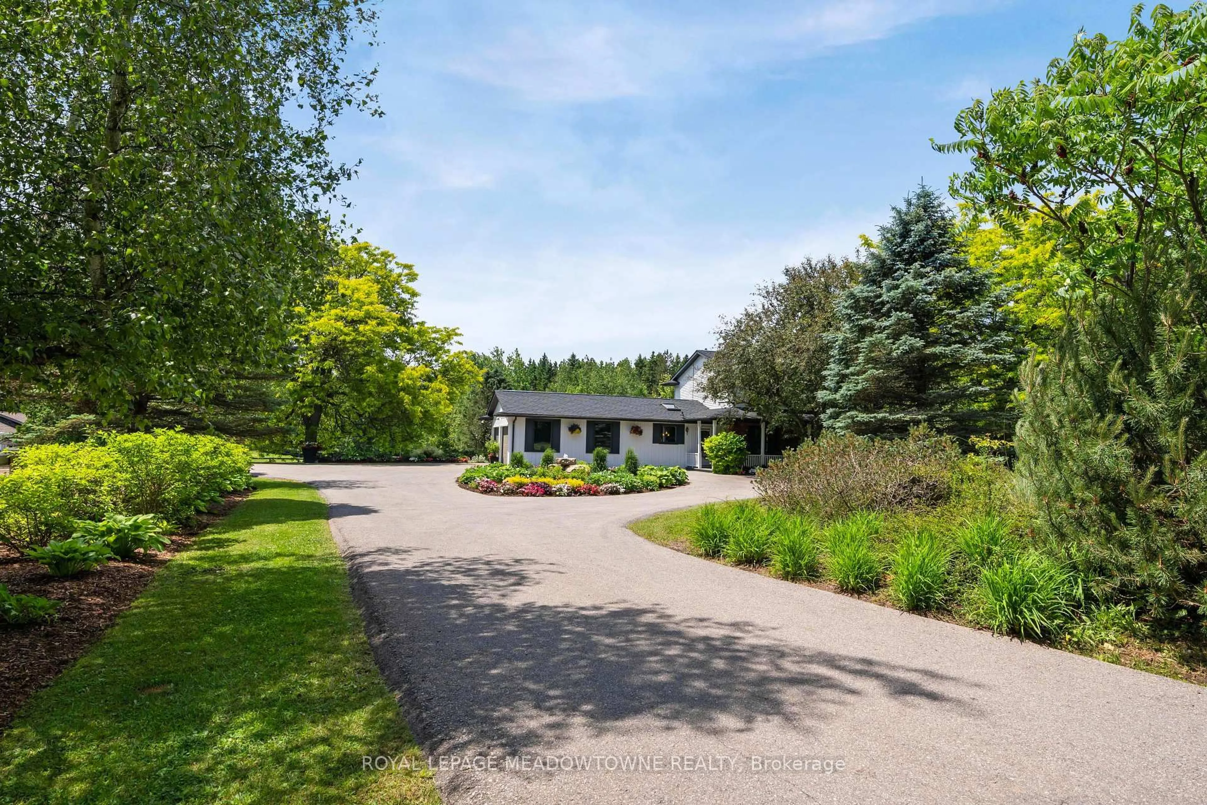 A pic from outside/outdoor area/front of a property/back of a property/a pic from drone, unknown for 11636 Sixth Line Nassagaweya, Milton Ontario L7J 2L7