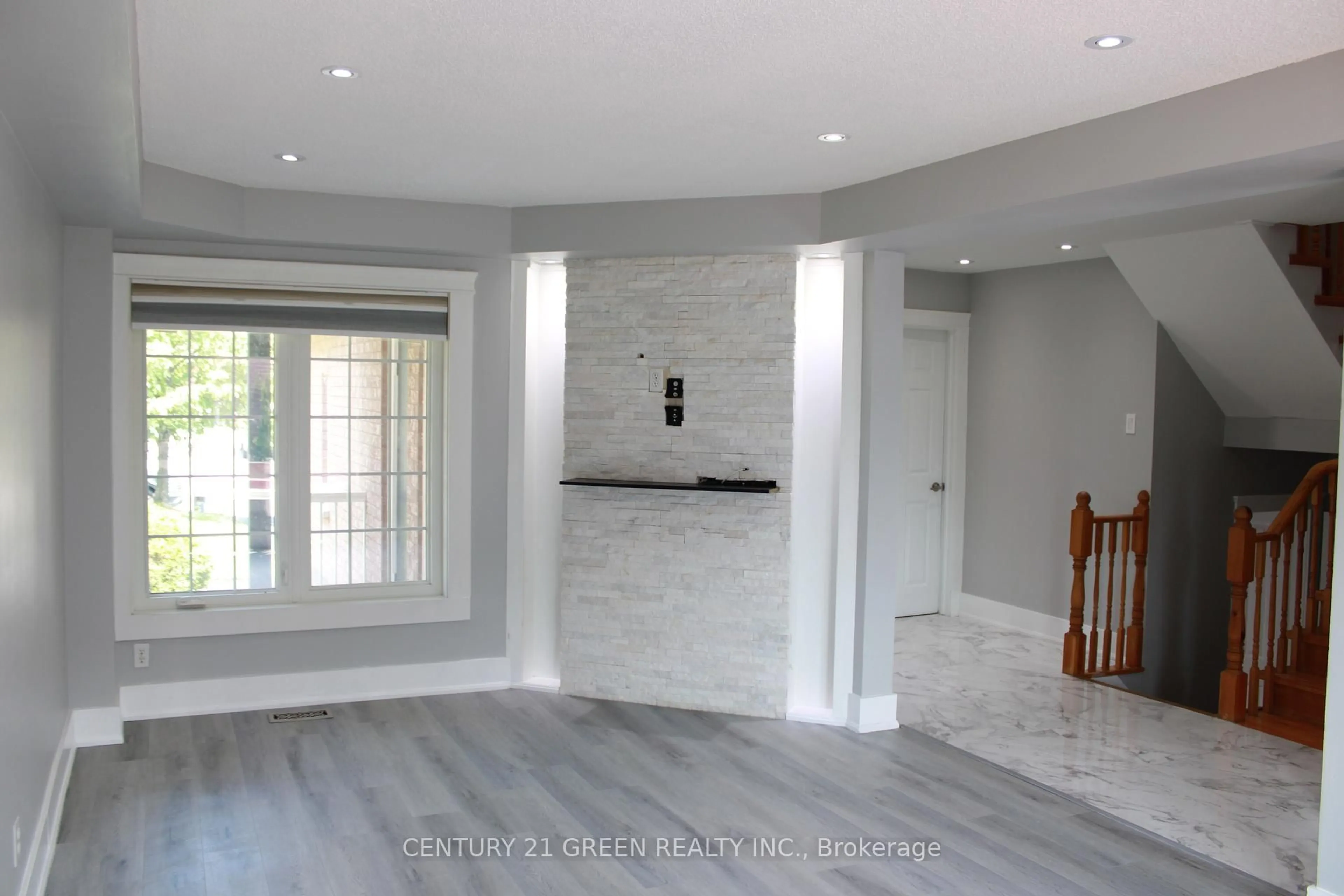 Indoor entryway for 7306 Aldercrest Dr, Mississauga Ontario L5N 7T3