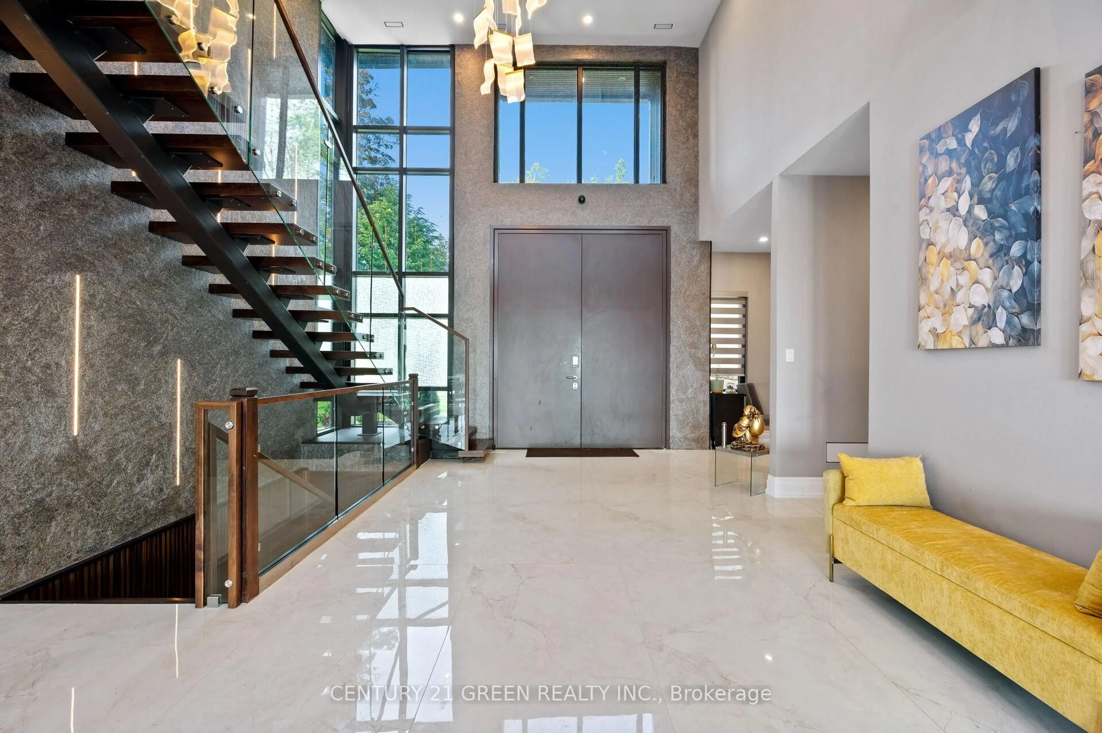 Indoor foyer for 430 Indian Rd, Burlington Ontario L7T 3T3