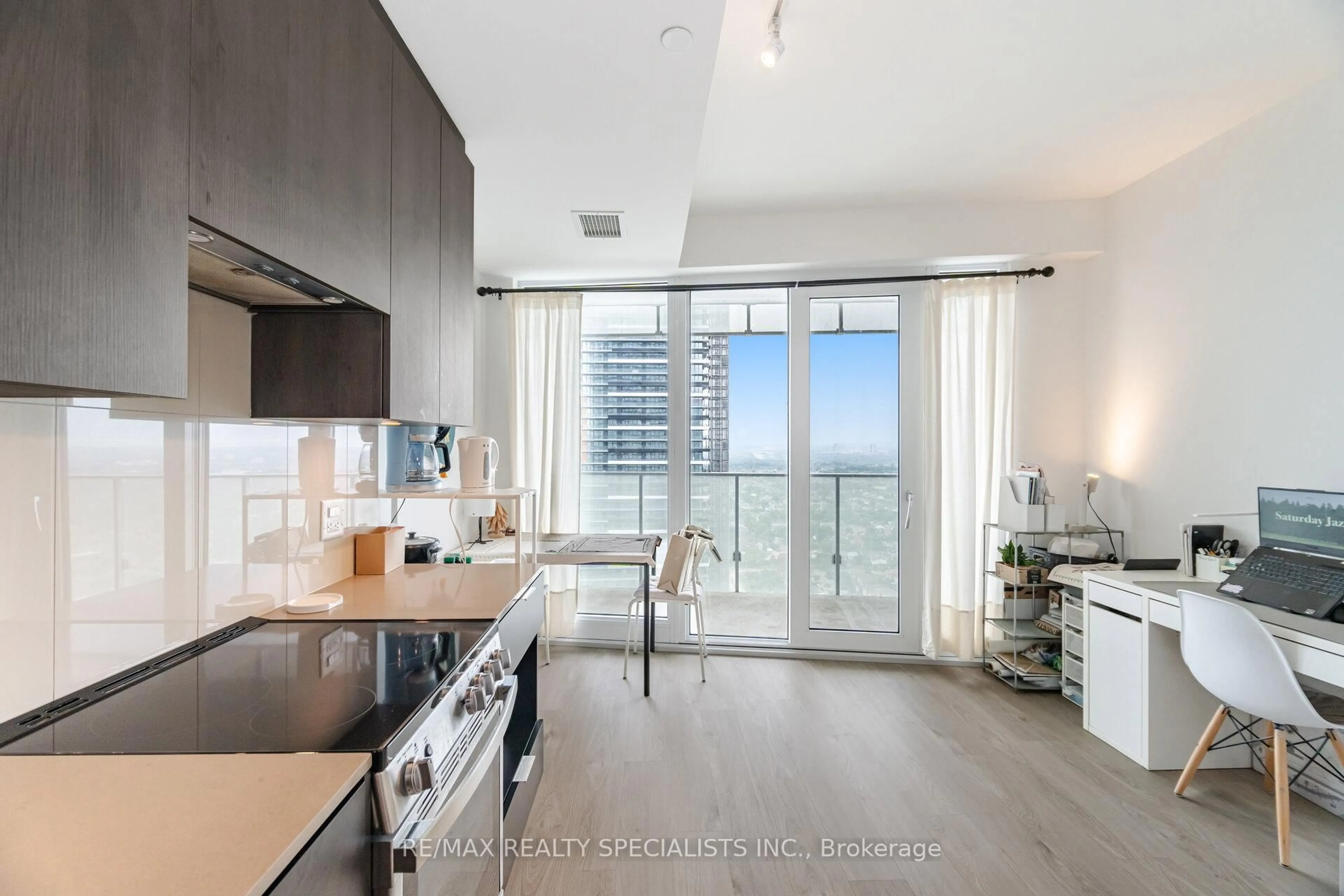 Open concept kitchen, unknown for 3900 Confederation Pkwy #3308, Mississauga Ontario L5B 0K7