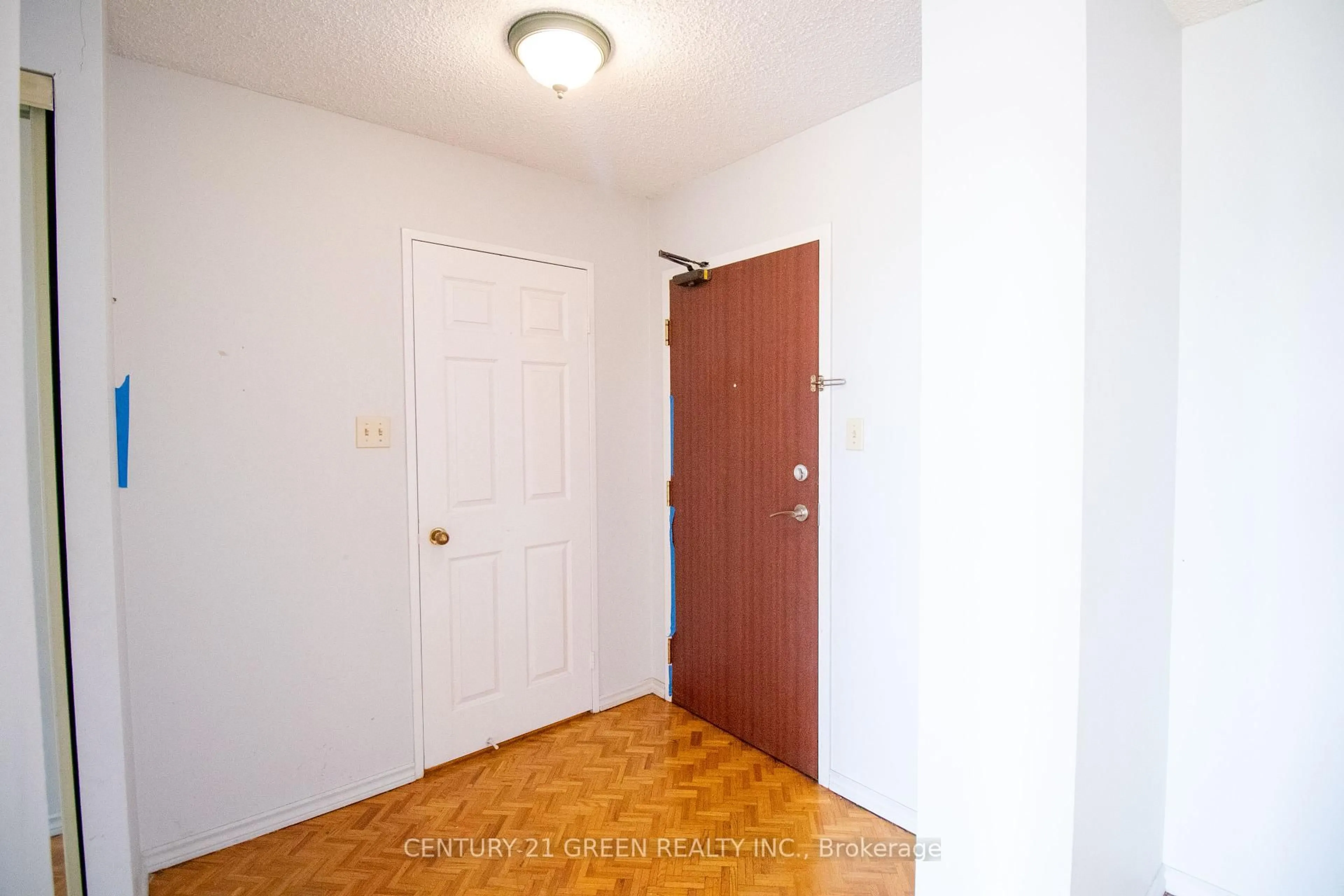 Indoor entryway for 5 Lisa St #706, Brampton Ontario L6T 4T4