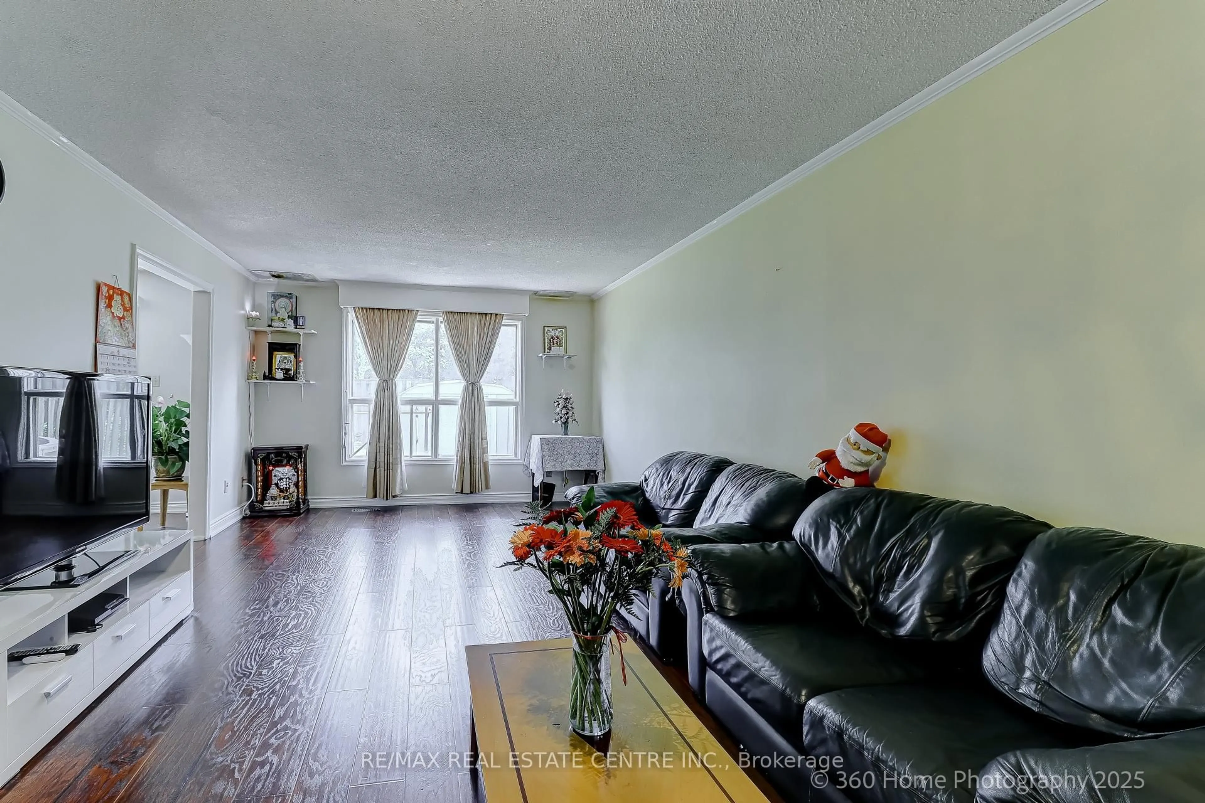 Living room with furniture, unknown for 4236 Forest Fire Lane, Mississauga Ontario L4W 3P4