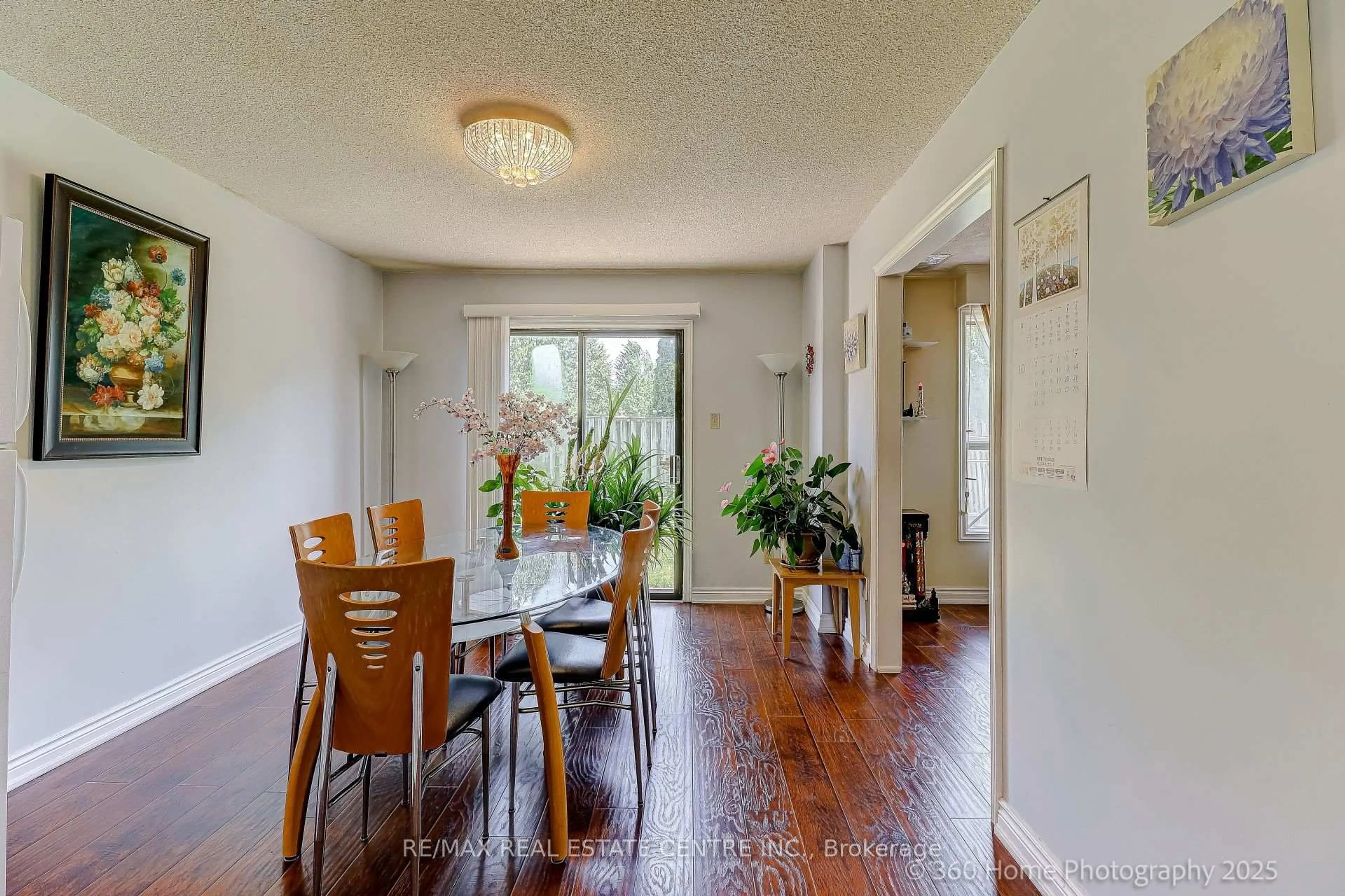Dining room, wood/laminate floor for 4236 Forest Fire Lane, Mississauga Ontario L4W 3P4