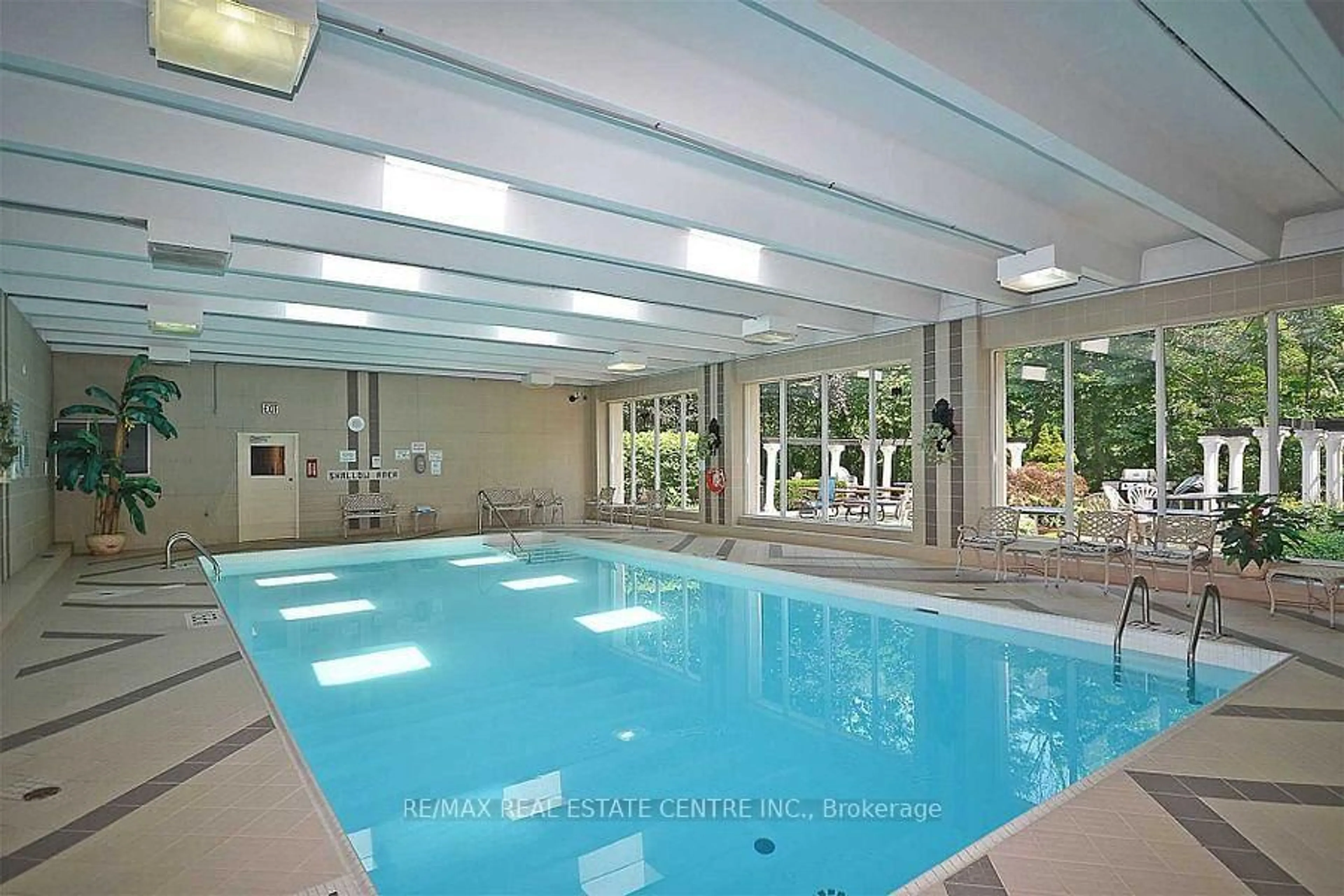 Pool for 3695 Kaneff Cres #211, Mississauga Ontario L5A 4B6