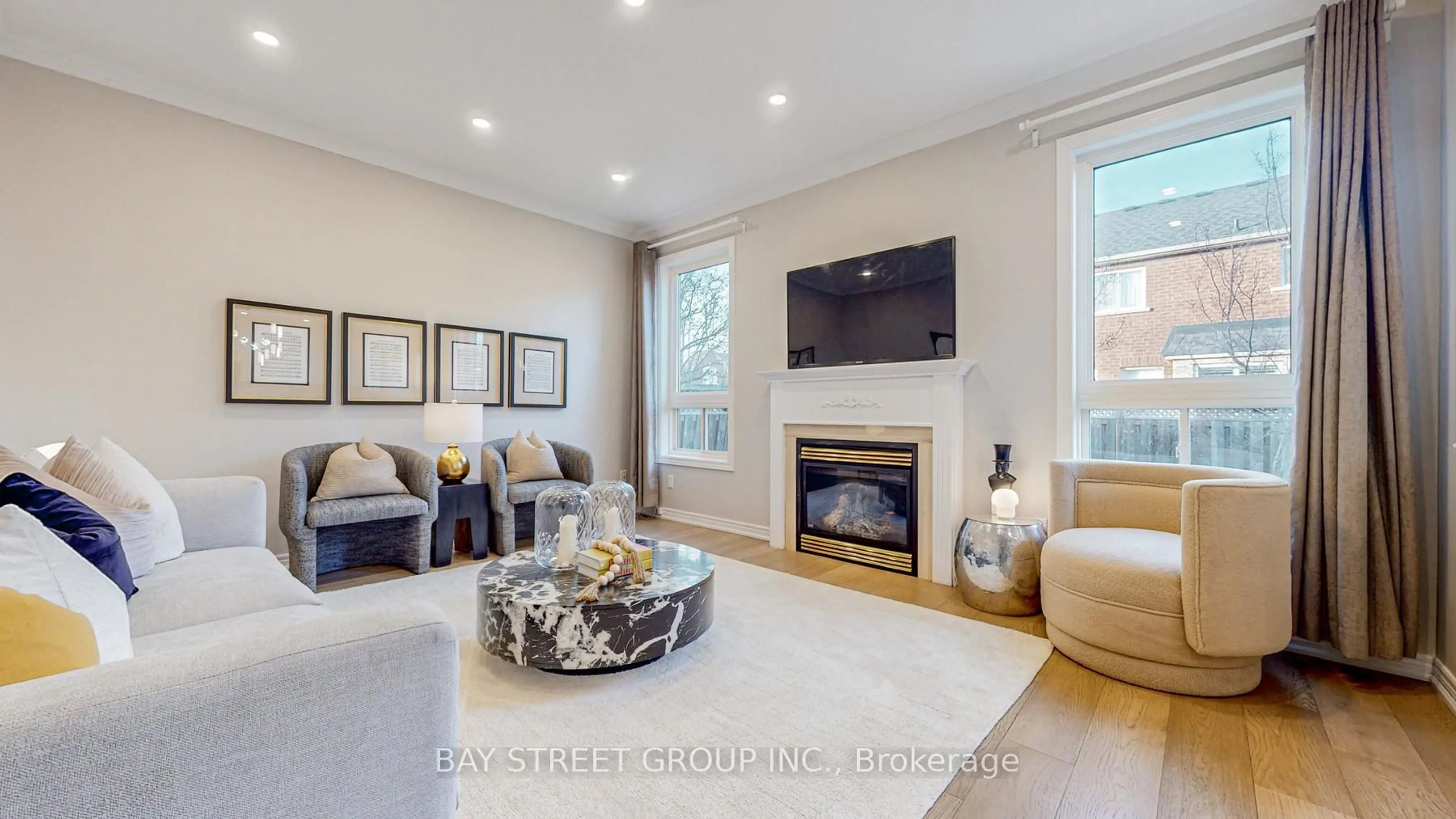 Living room with furniture, unknown for 2292 Blue Oak Circ, Oakville Ontario L6M 5J4