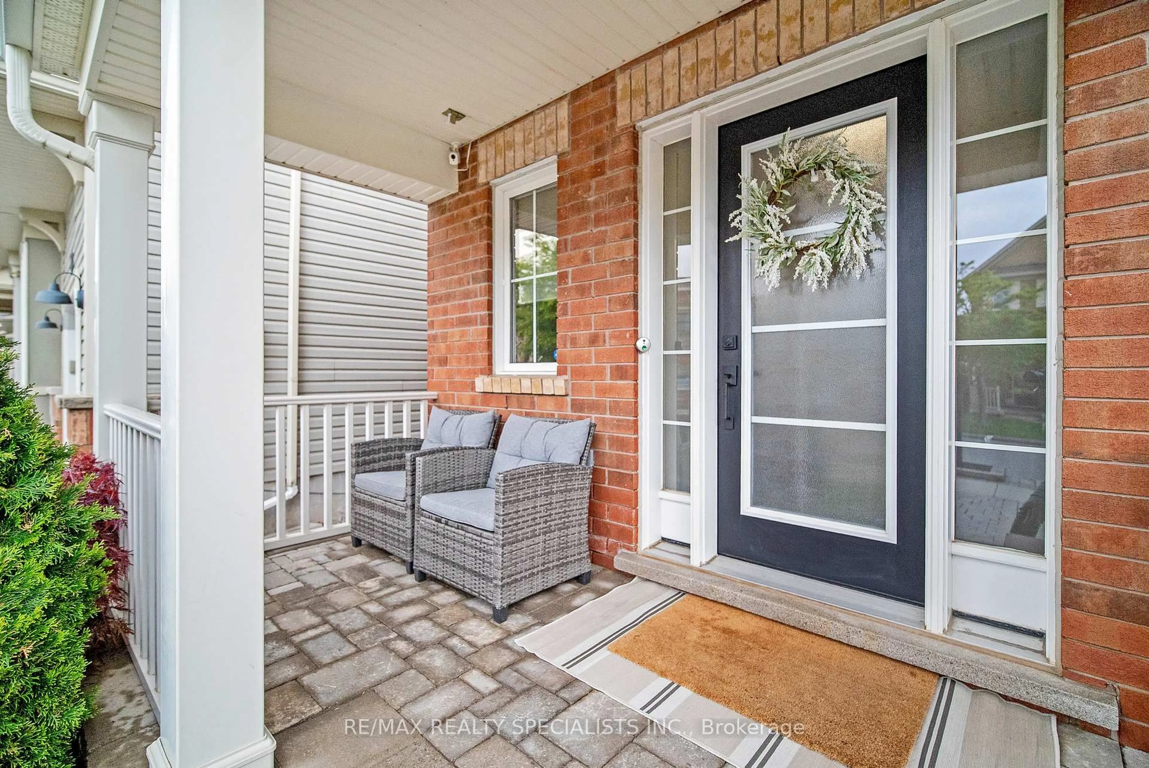 Indoor entryway for 435 Zuest Cres, Milton Ontario L9T 8E7