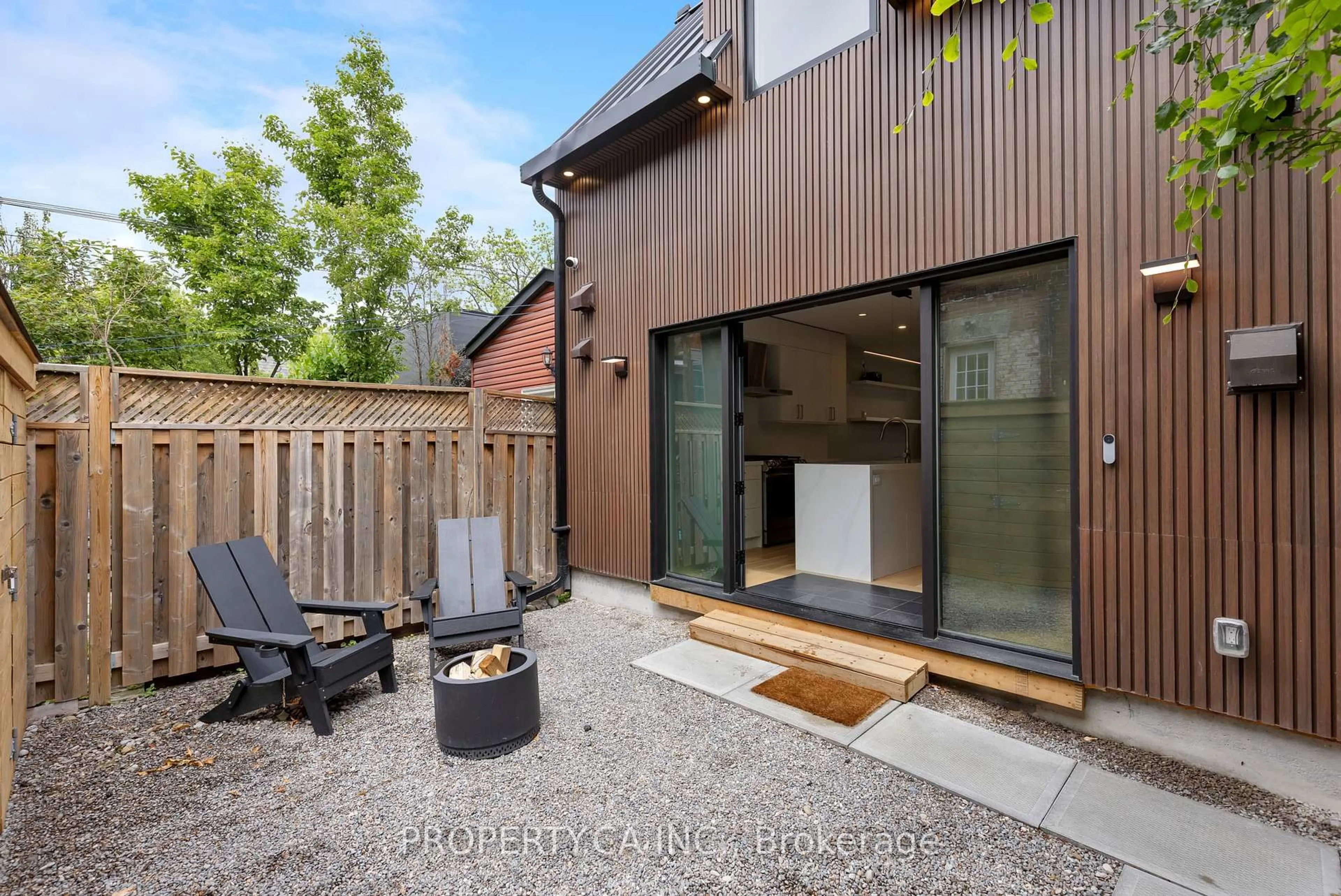 Patio, street for 80 Marion St, Toronto Ontario M6R 1E7