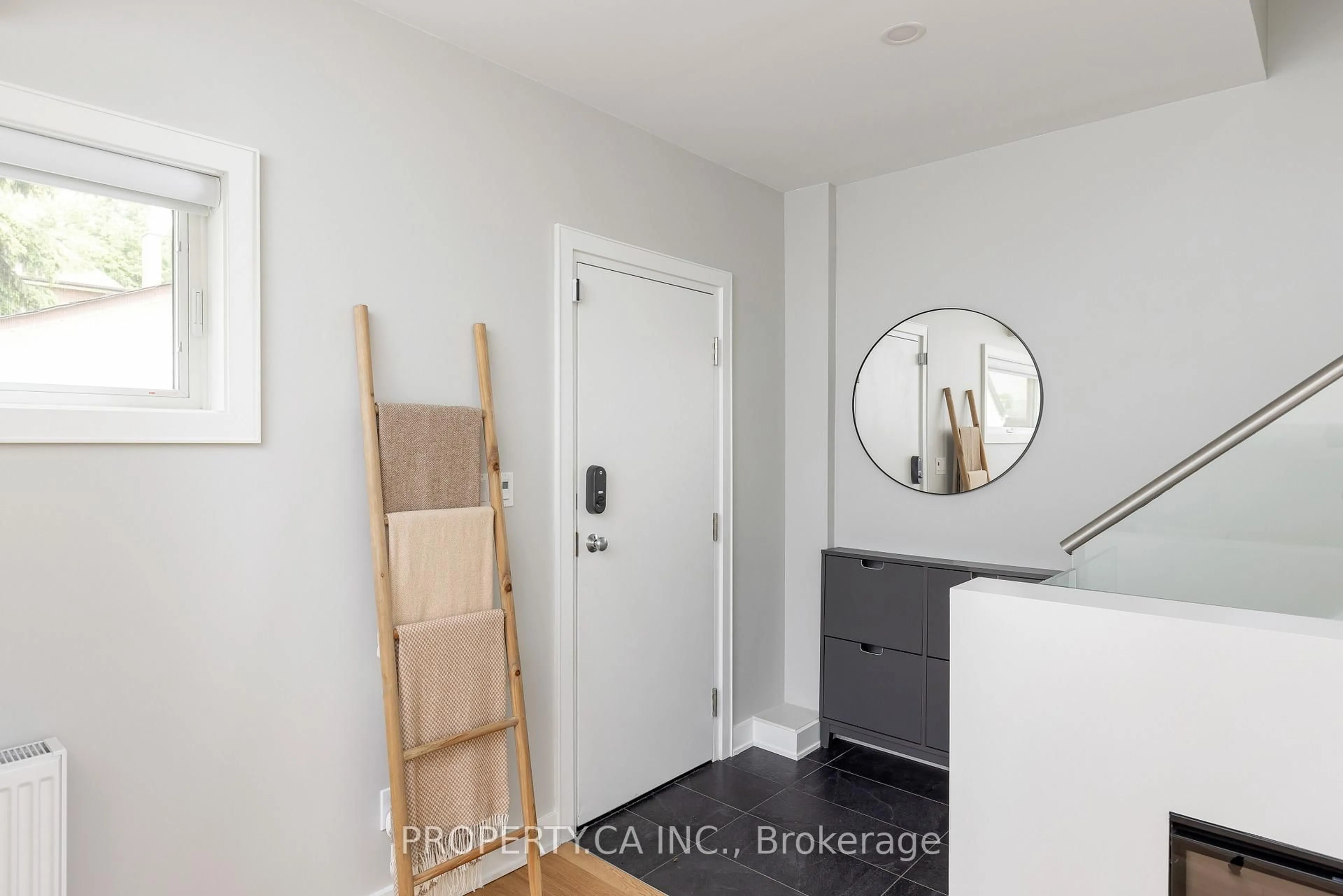Indoor entryway for 80 Marion St, Toronto Ontario M6R 1E7