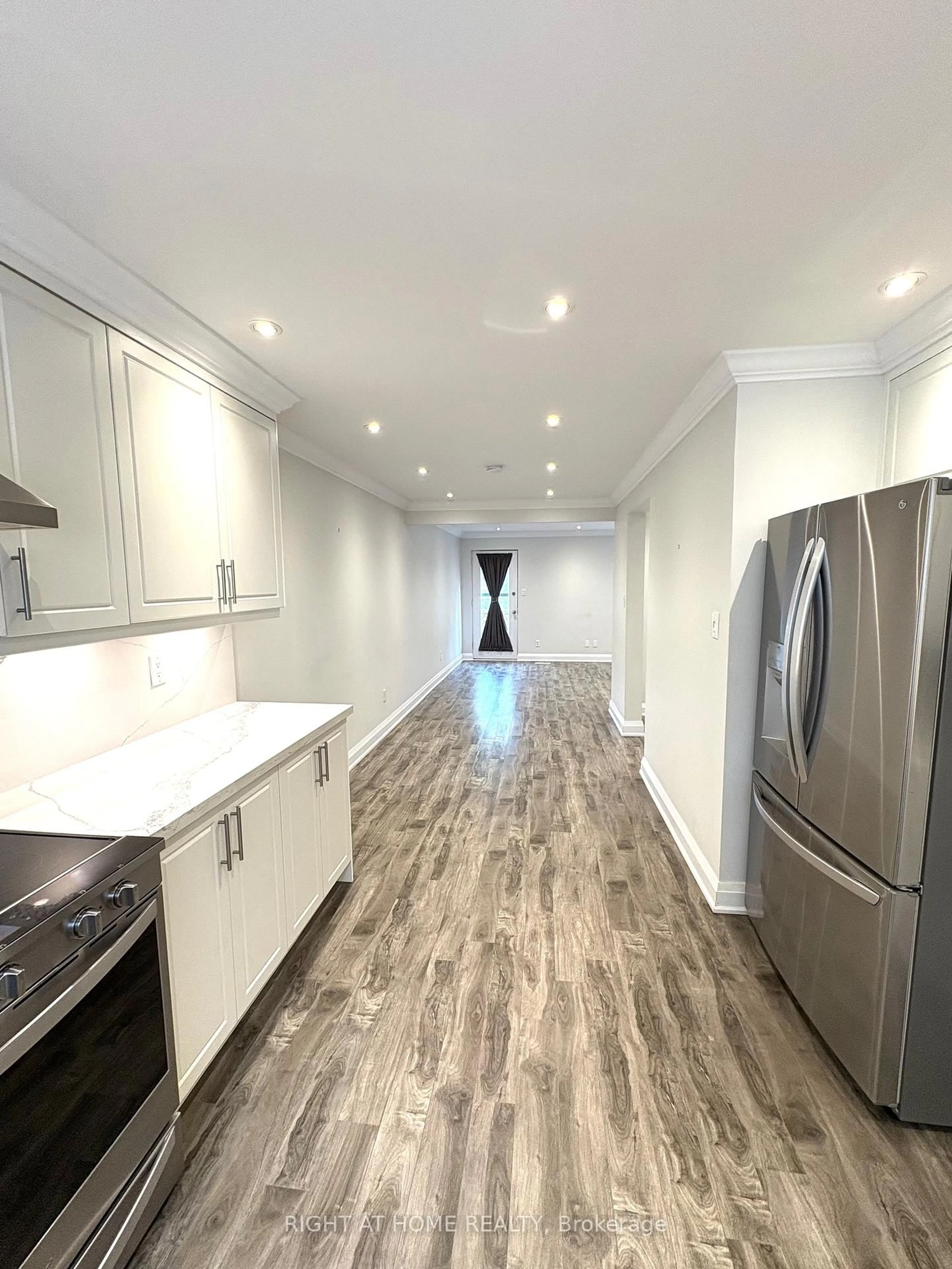 Open concept kitchen, wood/laminate floor for 5473 Schueller Cres, Burlington Ontario L7L 3T1