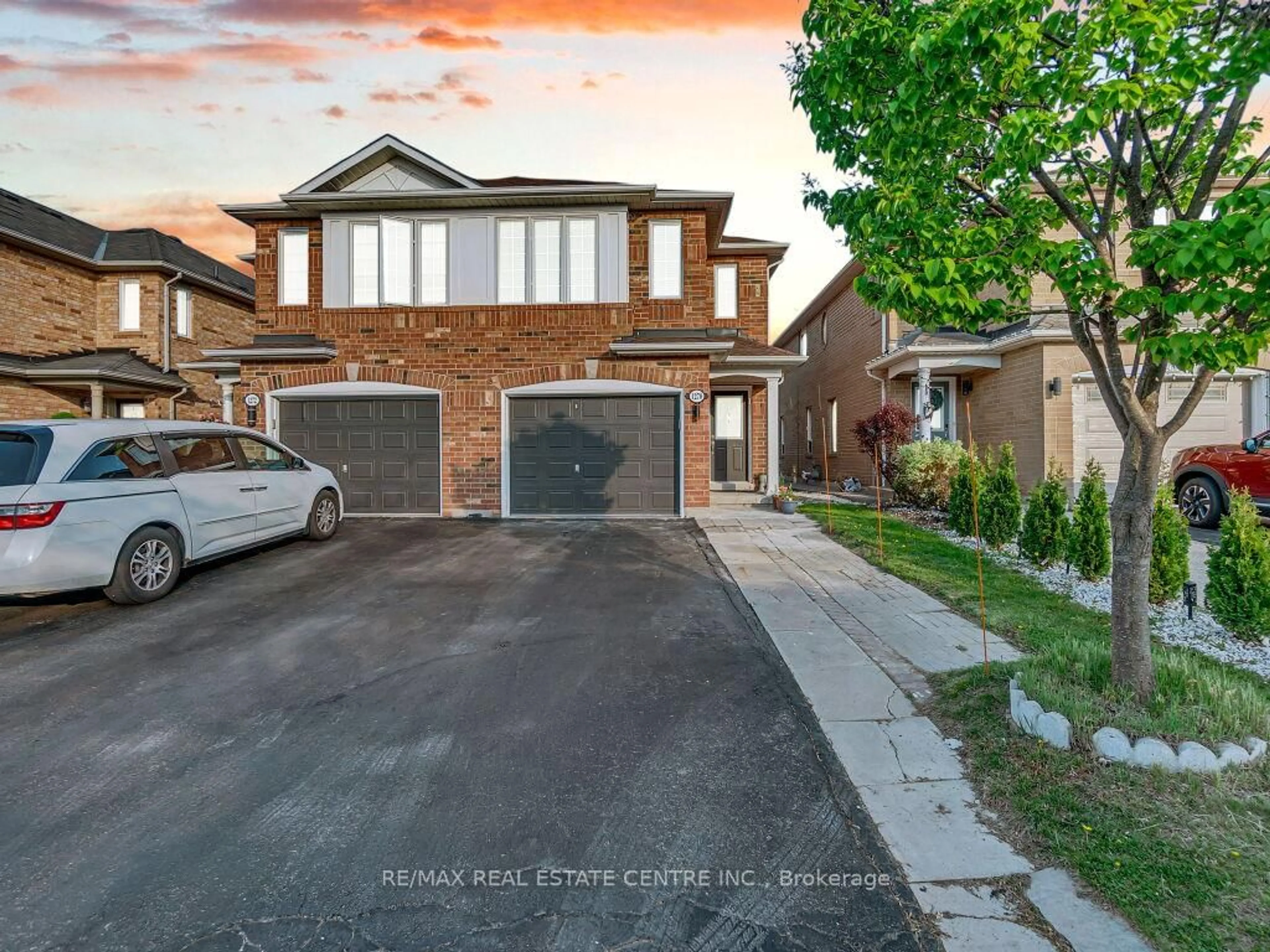 Home with brick exterior material, street for 1270 Newell St, Milton Ontario L9T 6C2