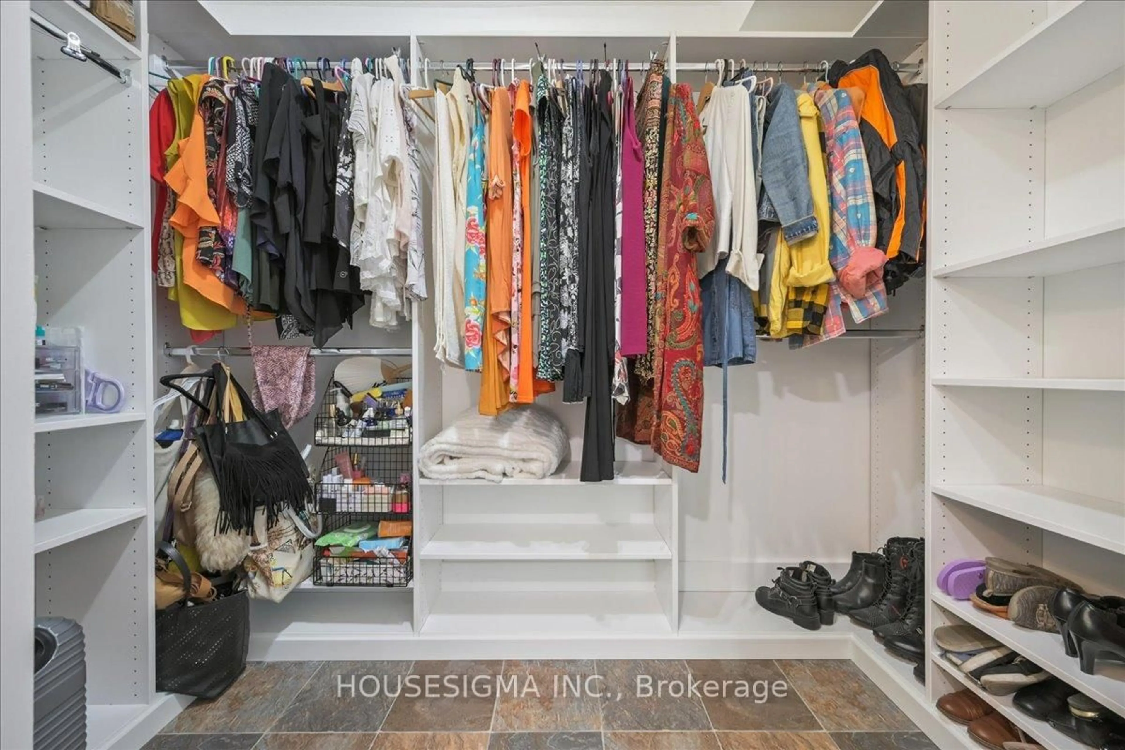 Storage room or clothes room or walk-in closet for 1359 White Oaks Blvd #1605, Oakville Ontario L6H 2R8