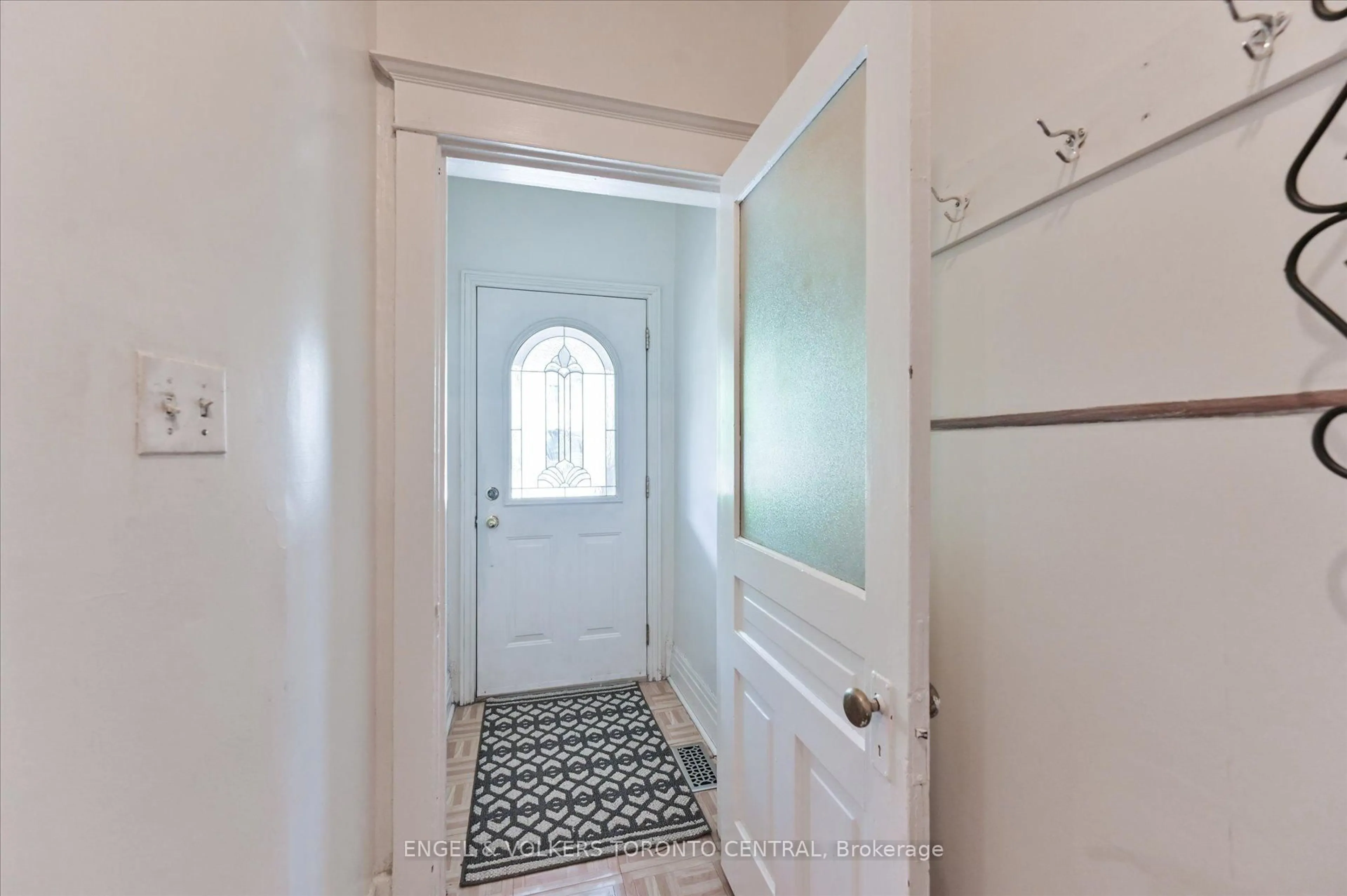 Indoor entryway for 384 Margueretta St, Toronto Ontario M6H 3S5