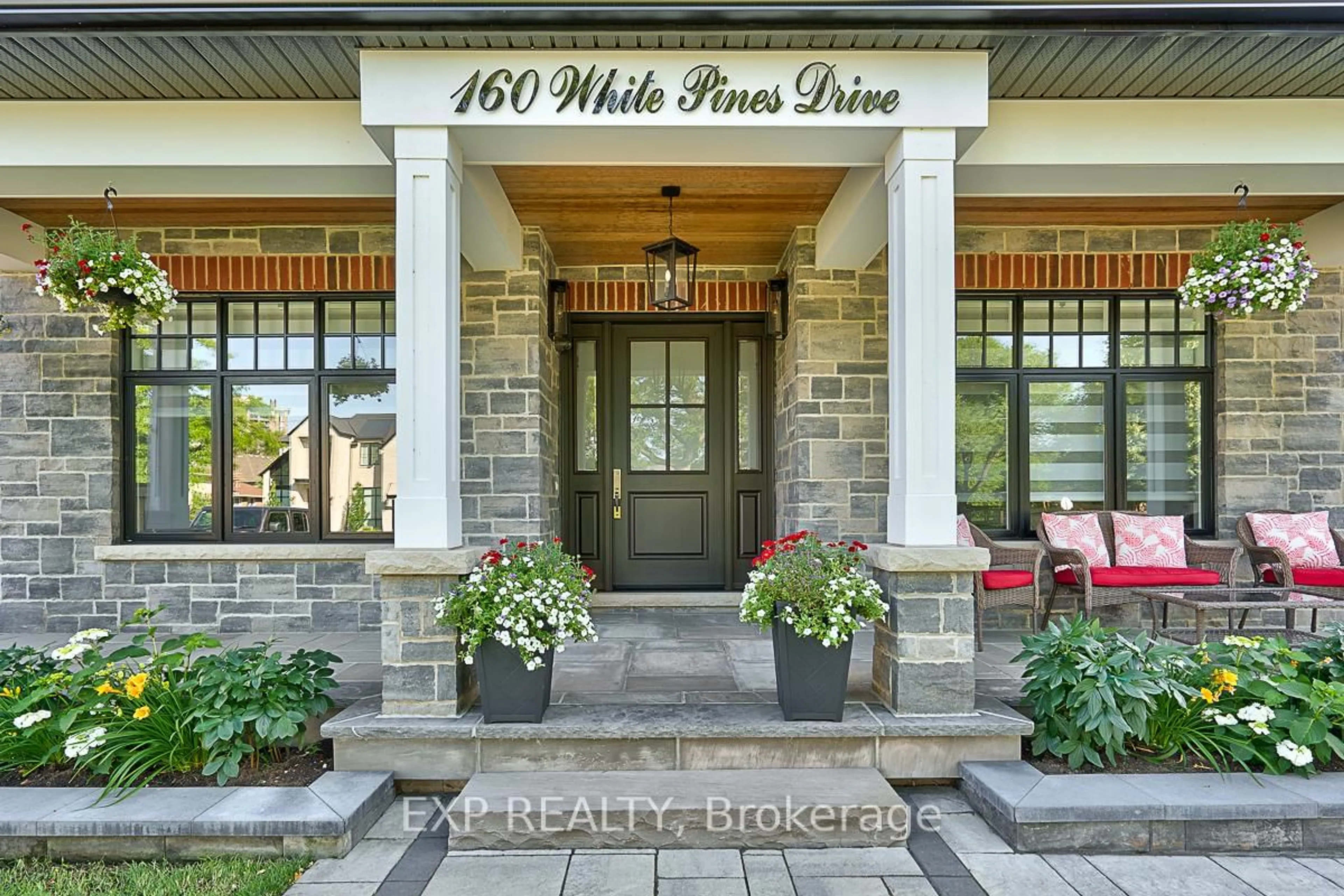 Indoor entryway for 160 White Pines Dr, Burlington Ontario L7L 4E4