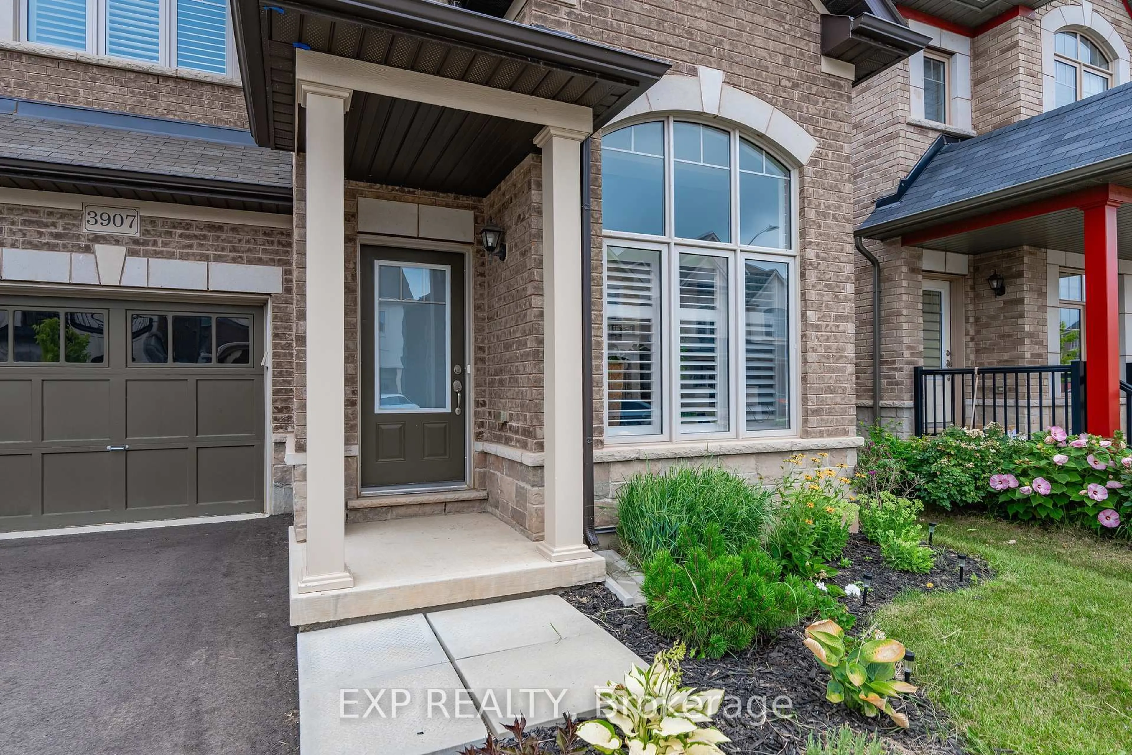 Home with brick exterior material, street for 3907 Tufgar Cres, Burlington Ontario L7M 1N7
