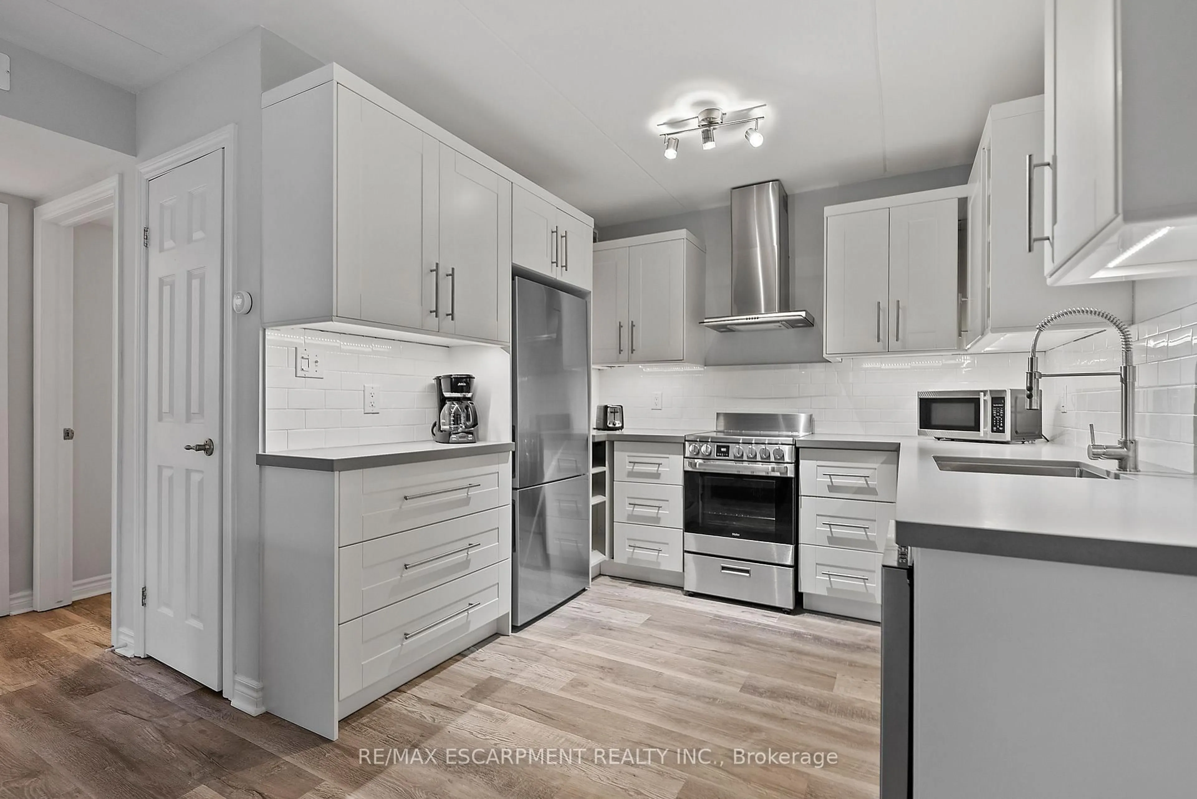 Open concept kitchen, unknown for 1810 Walker's Line #204, Burlington Ontario L7M 4V3
