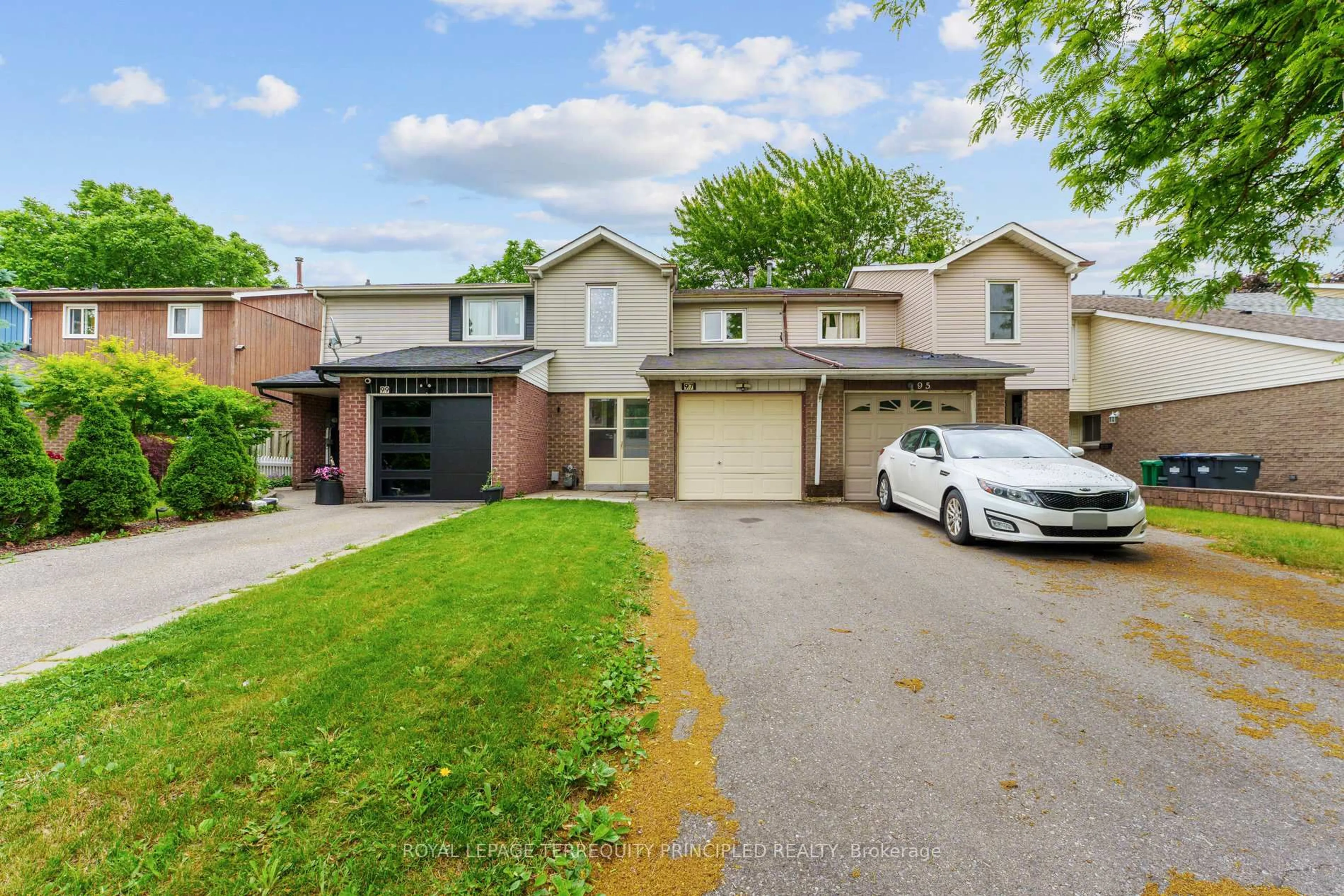 A pic from outside/outdoor area/front of a property/back of a property/a pic from drone, street for 97 Royal Salisbury Way, Brampton Ontario L6V 3J3