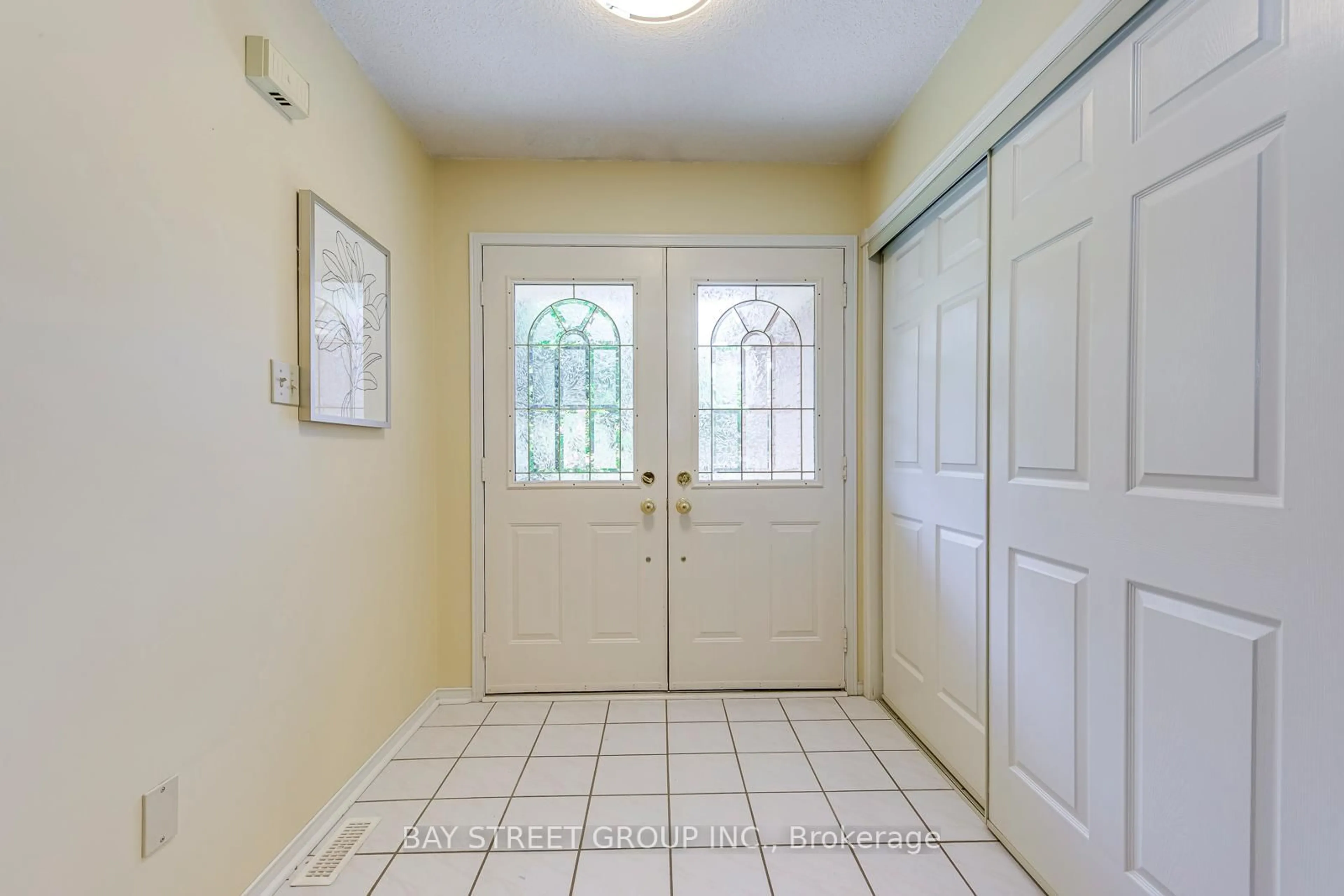 Indoor entryway for 1369 Bishopstoke Way, Oakville Ontario L6J 7A7