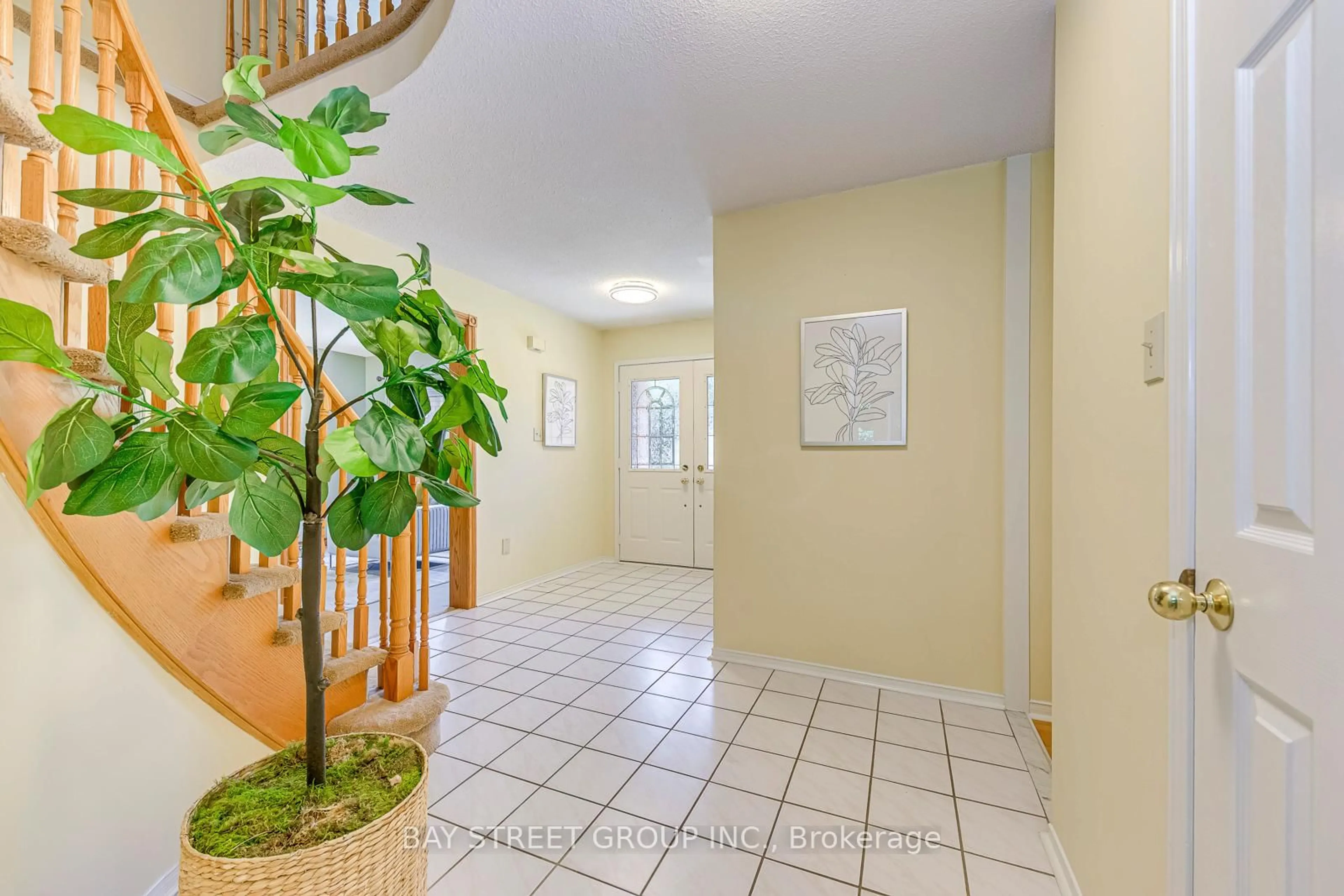 Indoor entryway for 1369 Bishopstoke Way, Oakville Ontario L6J 7A7