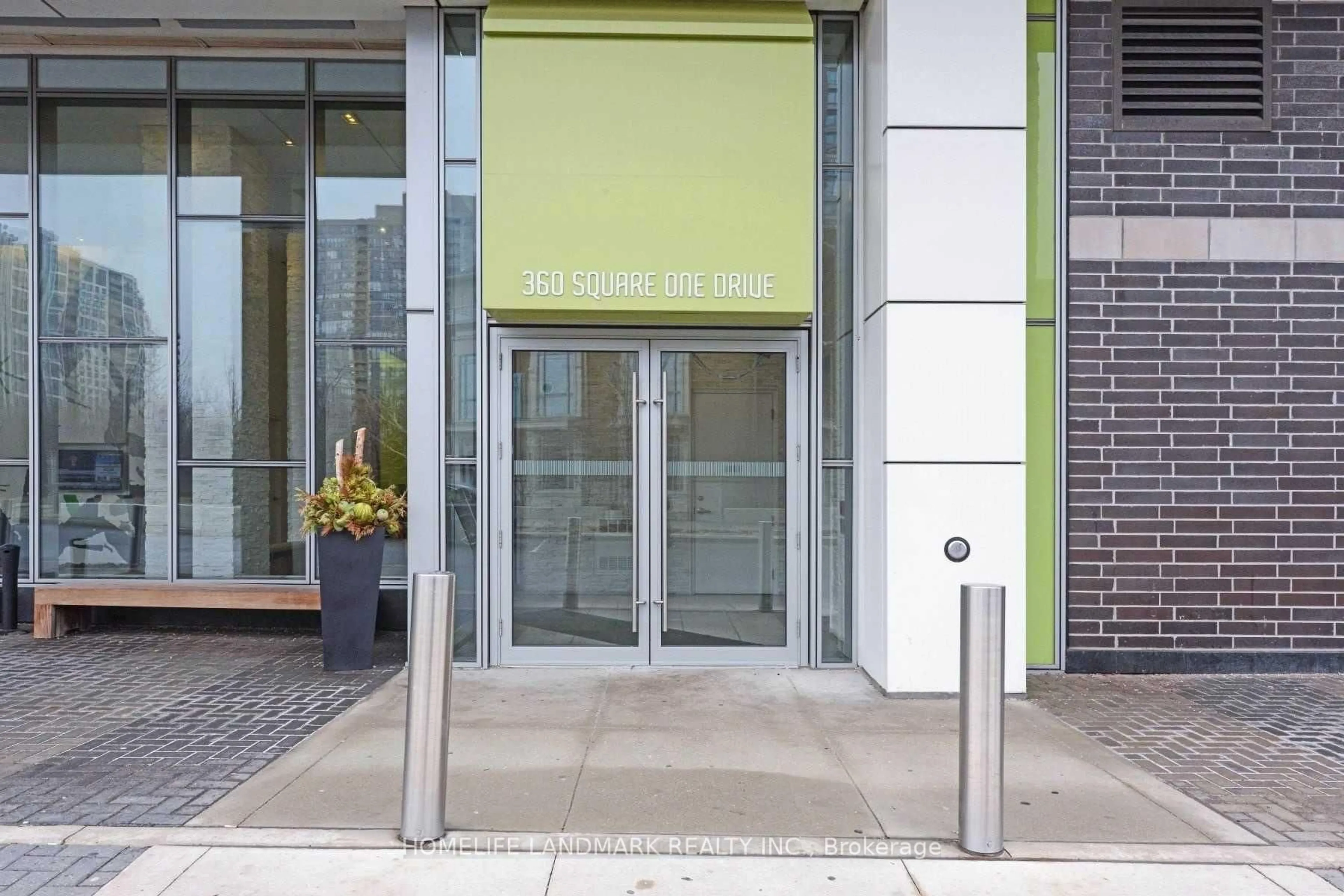 Indoor foyer for 360 Square One Dr #607, Mississauga Ontario L5B 0G7