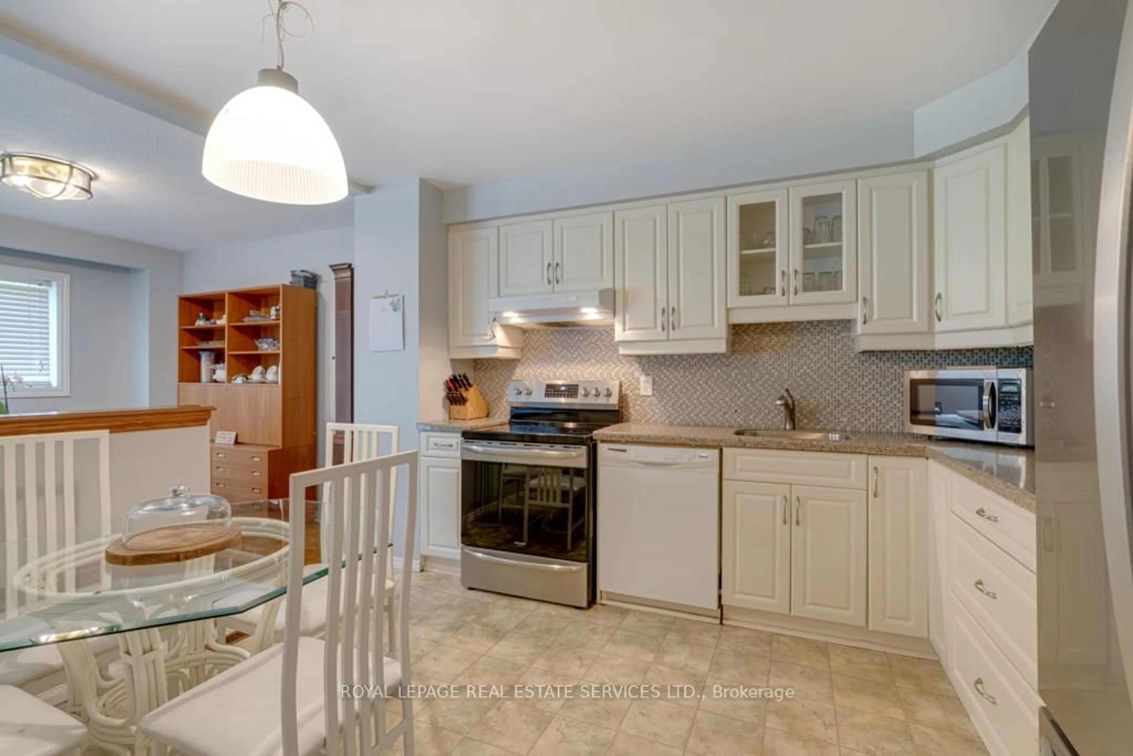 Open concept kitchen, ceramic/tile floor for 584 Forestwood Cres, Burlington Ontario L7L 4K3