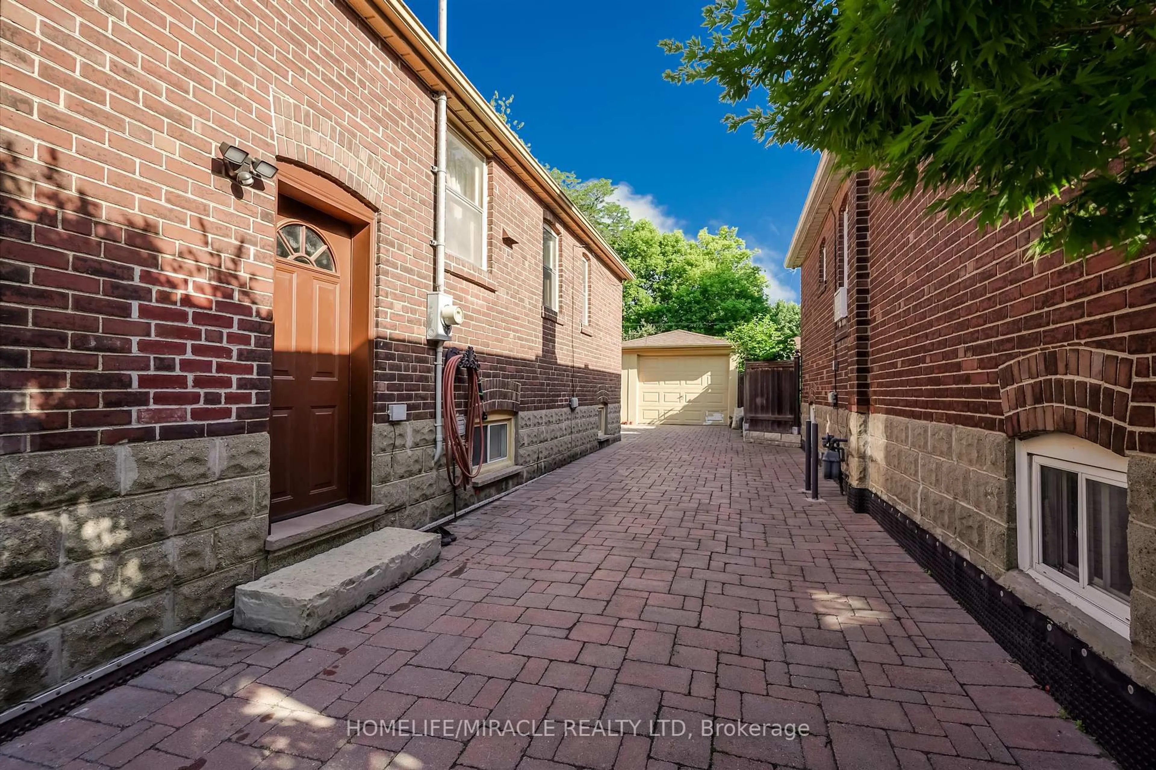 Unknown for 220 Glen park Ave, Toronto Ontario M6B 2C9