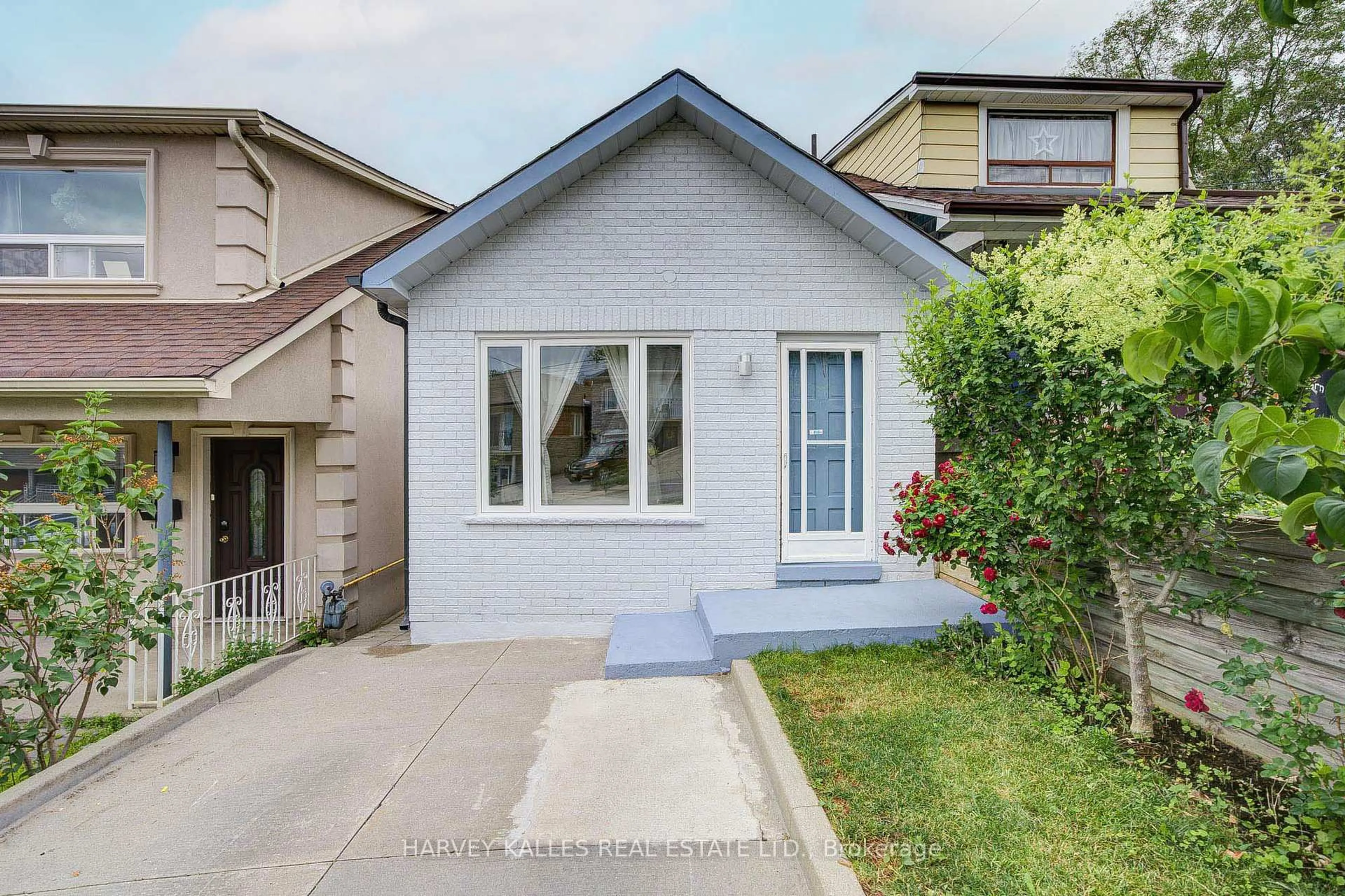 Home with vinyl exterior material, street for 408 Silverthorn Ave, Toronto Ontario M6M 3H2