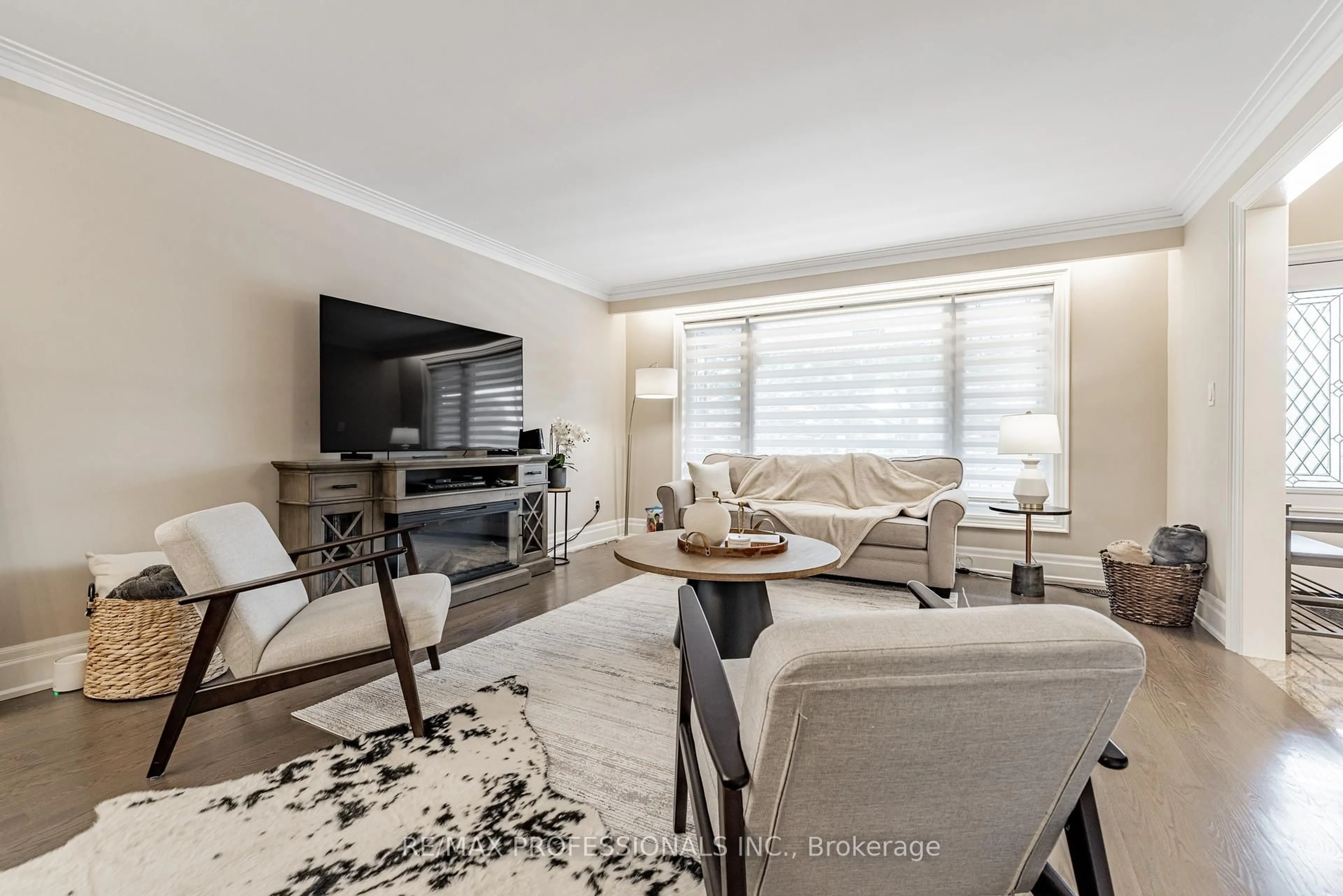 Living room with furniture, unknown for 182 Gracefield Ave, Toronto Ontario M6L 1L8