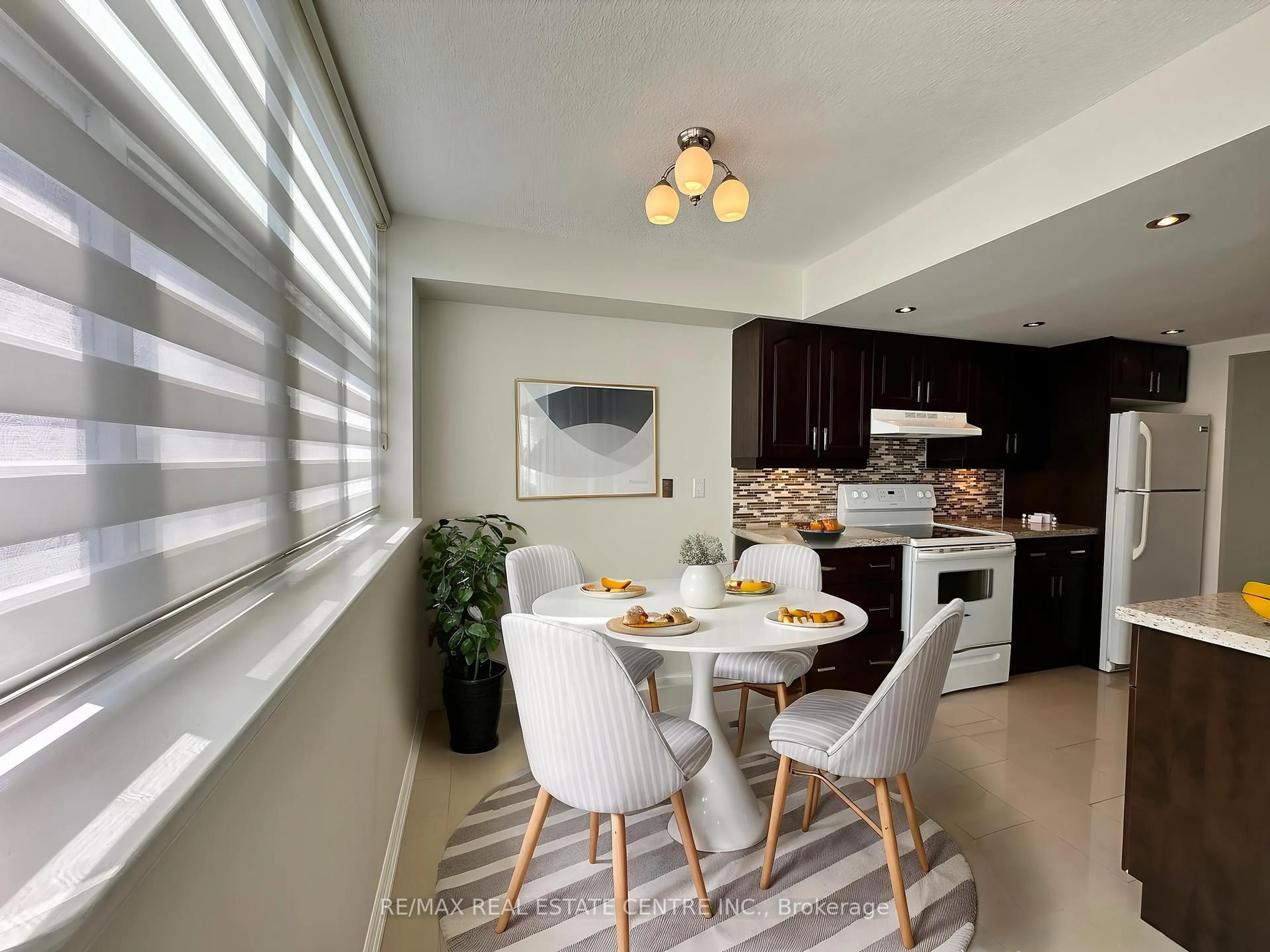 Unknown for 1360 Rathburn Rd #302, Mississauga Ontario L4W 4H4