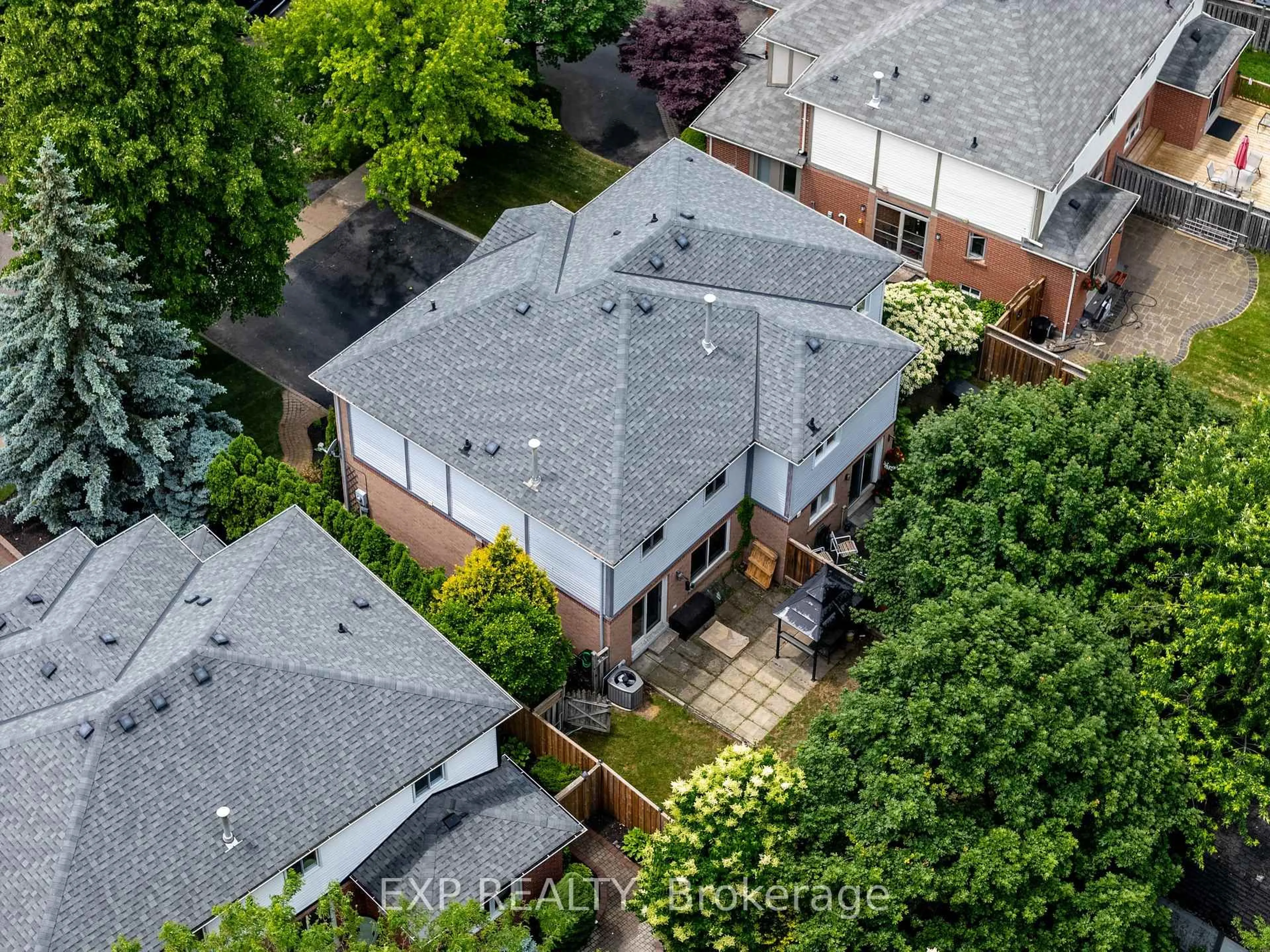 A pic from outside/outdoor area/front of a property/back of a property/a pic from drone, unknown for 1105 Beechnut Rd, Oakville Ontario L6J 7P1