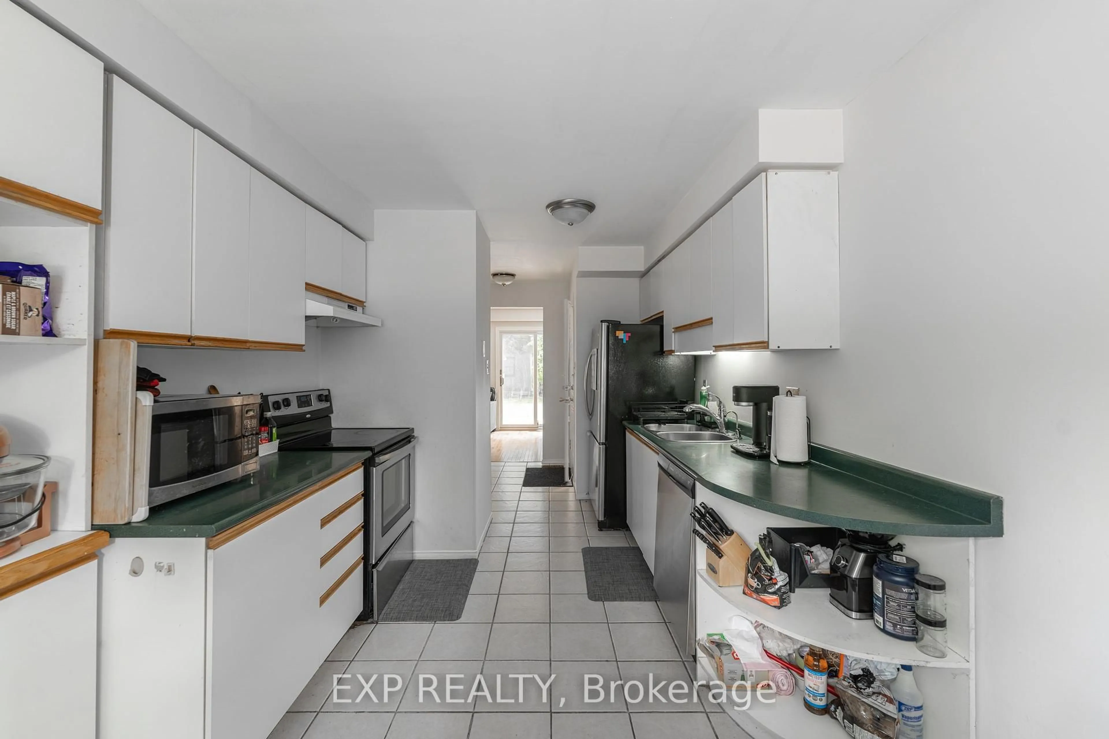Standard kitchen, ceramic/tile floor for 1105 Beechnut Rd, Oakville Ontario L6J 7P1