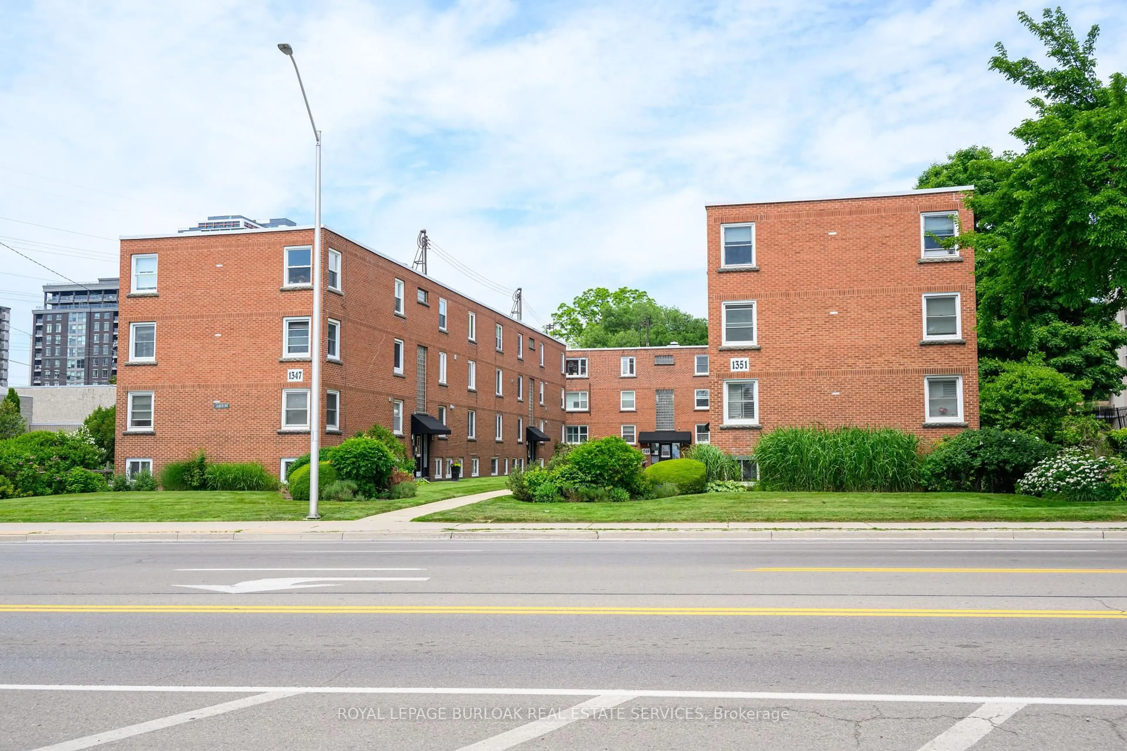 Home with brick exterior material, street for 1349 Lakeshore Rd #22, Burlington Ontario L7S 1B1