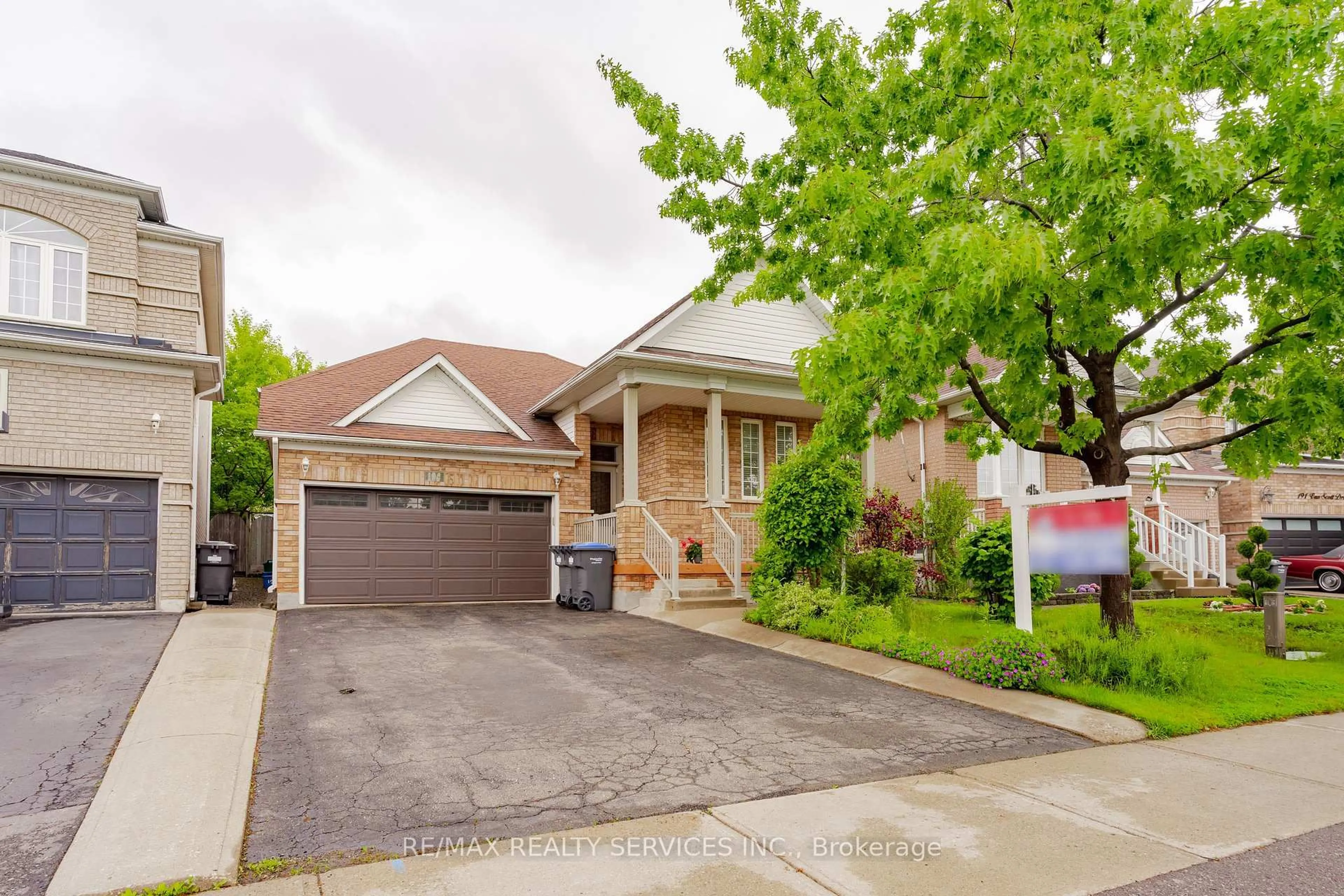 Home with brick exterior material, street for 195 Van Scott Dr, Brampton Ontario L7A 1V2