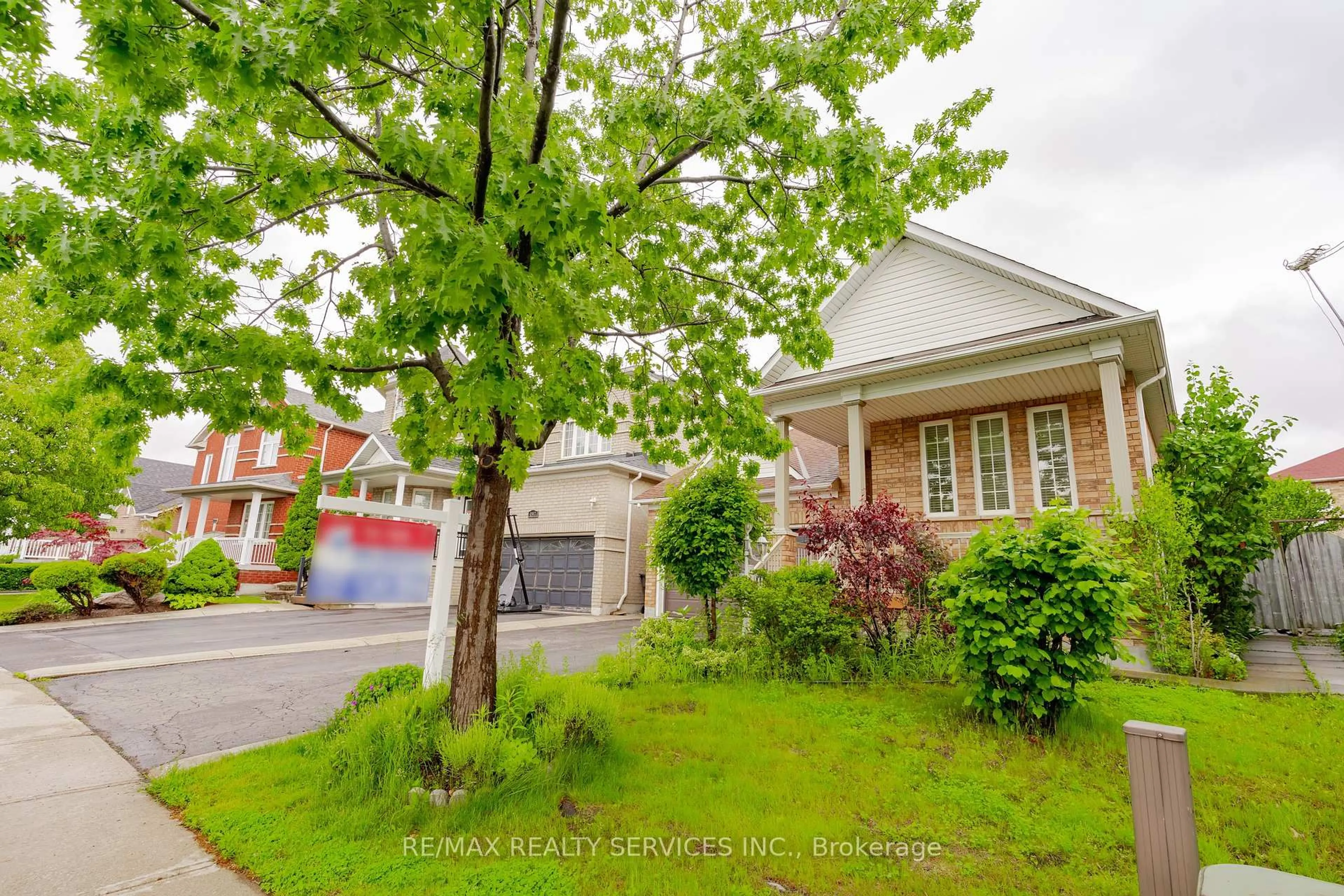Home with brick exterior material, street for 195 Van Scott Dr, Brampton Ontario L7A 1V2