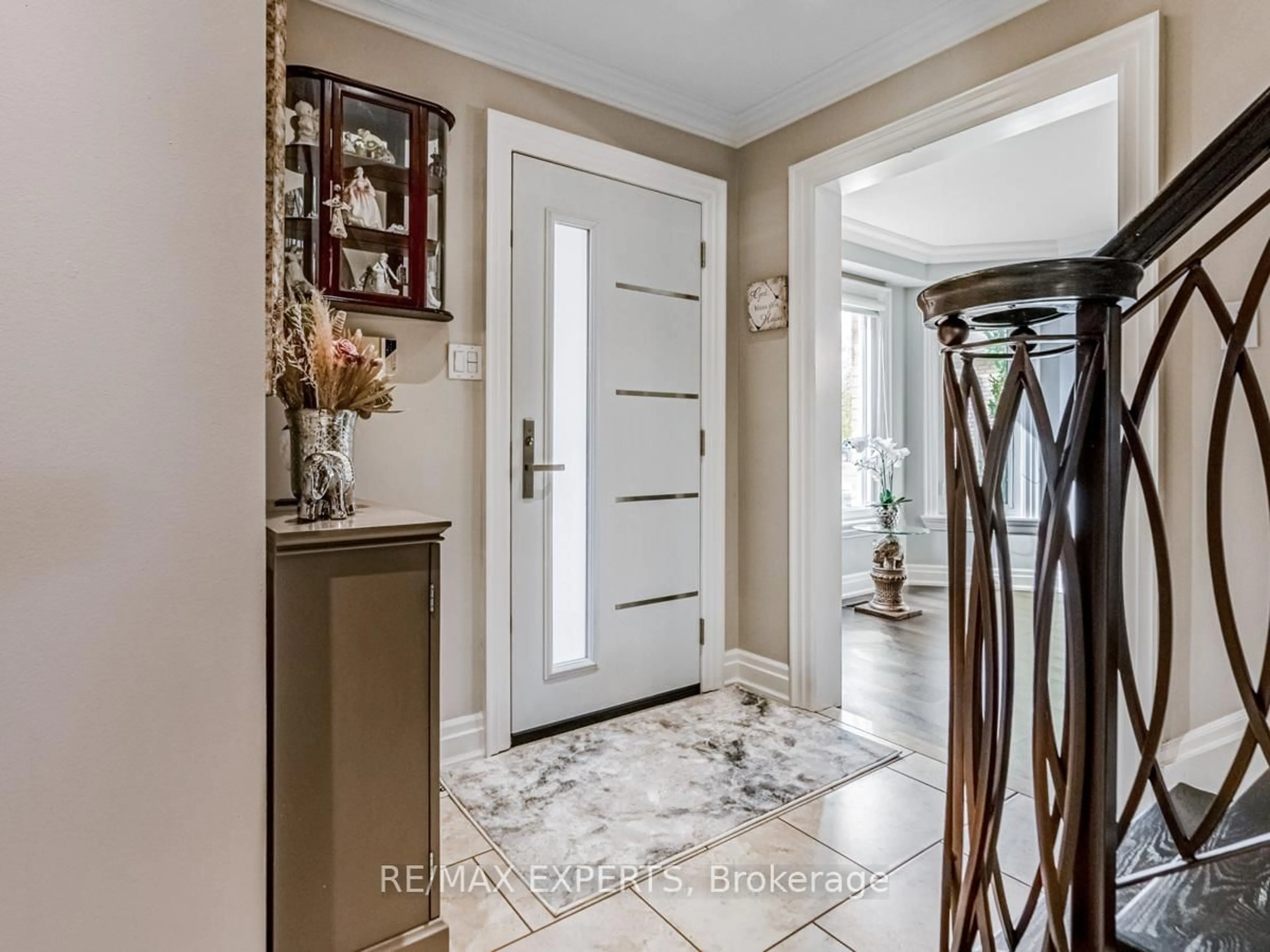 Indoor entryway for 31 Pembrook St, Caledon Ontario L7E 1L5