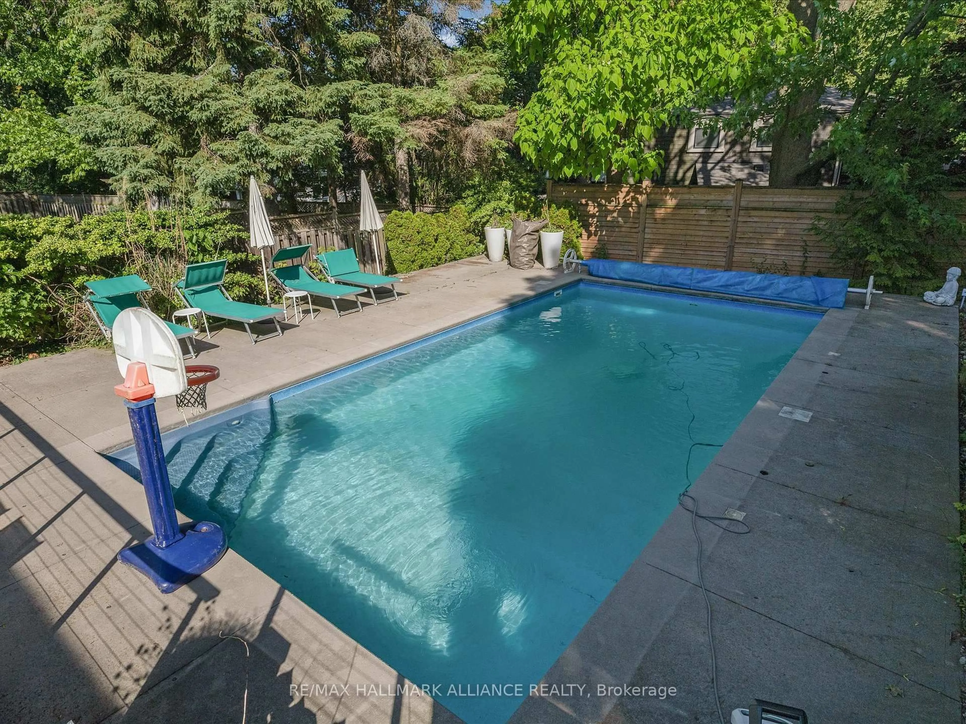 Pool for 2150 Elmhurst Ave, Oakville Ontario L6J 5G2
