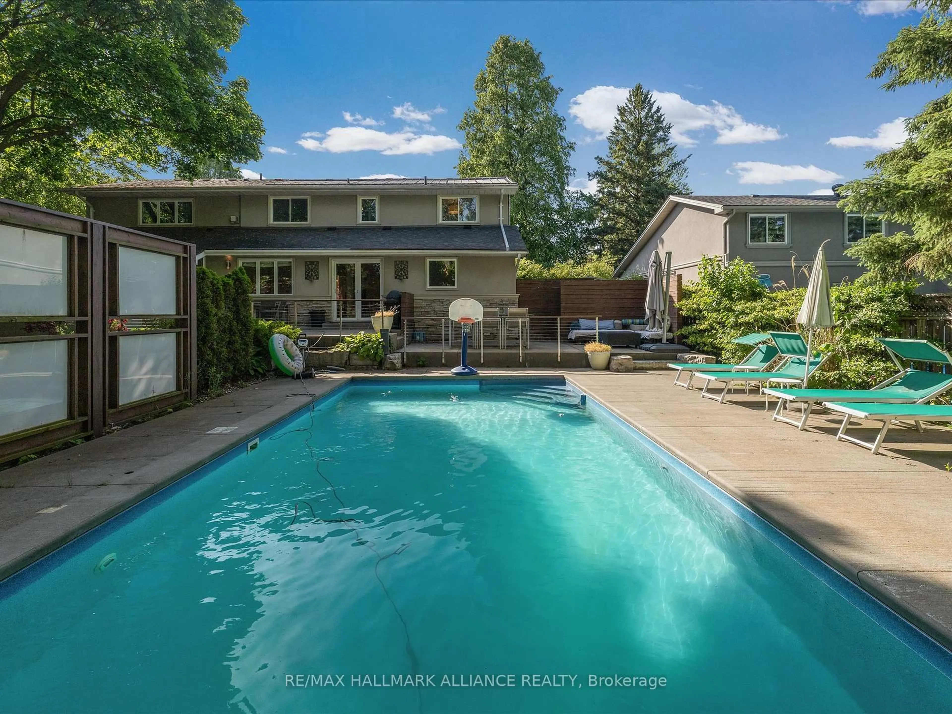 Pool for 2150 Elmhurst Ave, Oakville Ontario L6J 5G2