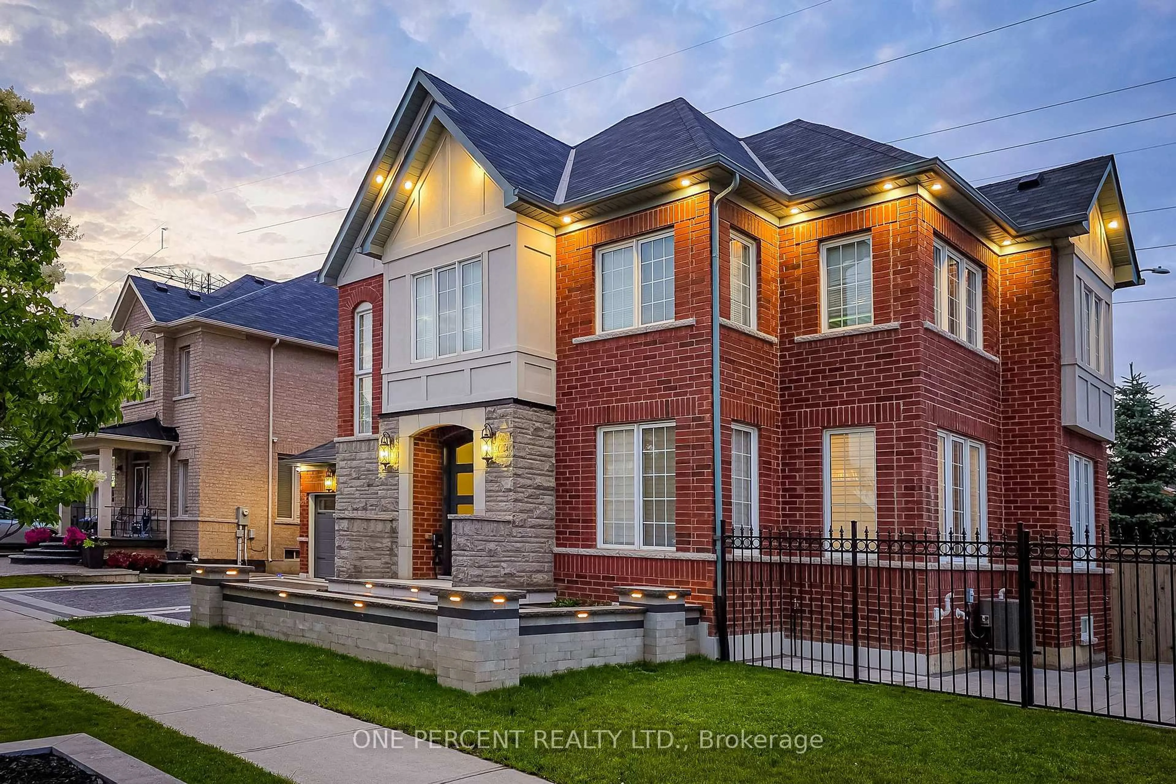 Home with brick exterior material, street for 102 Monkton Circ, Brampton Ontario L6Y 5Z5