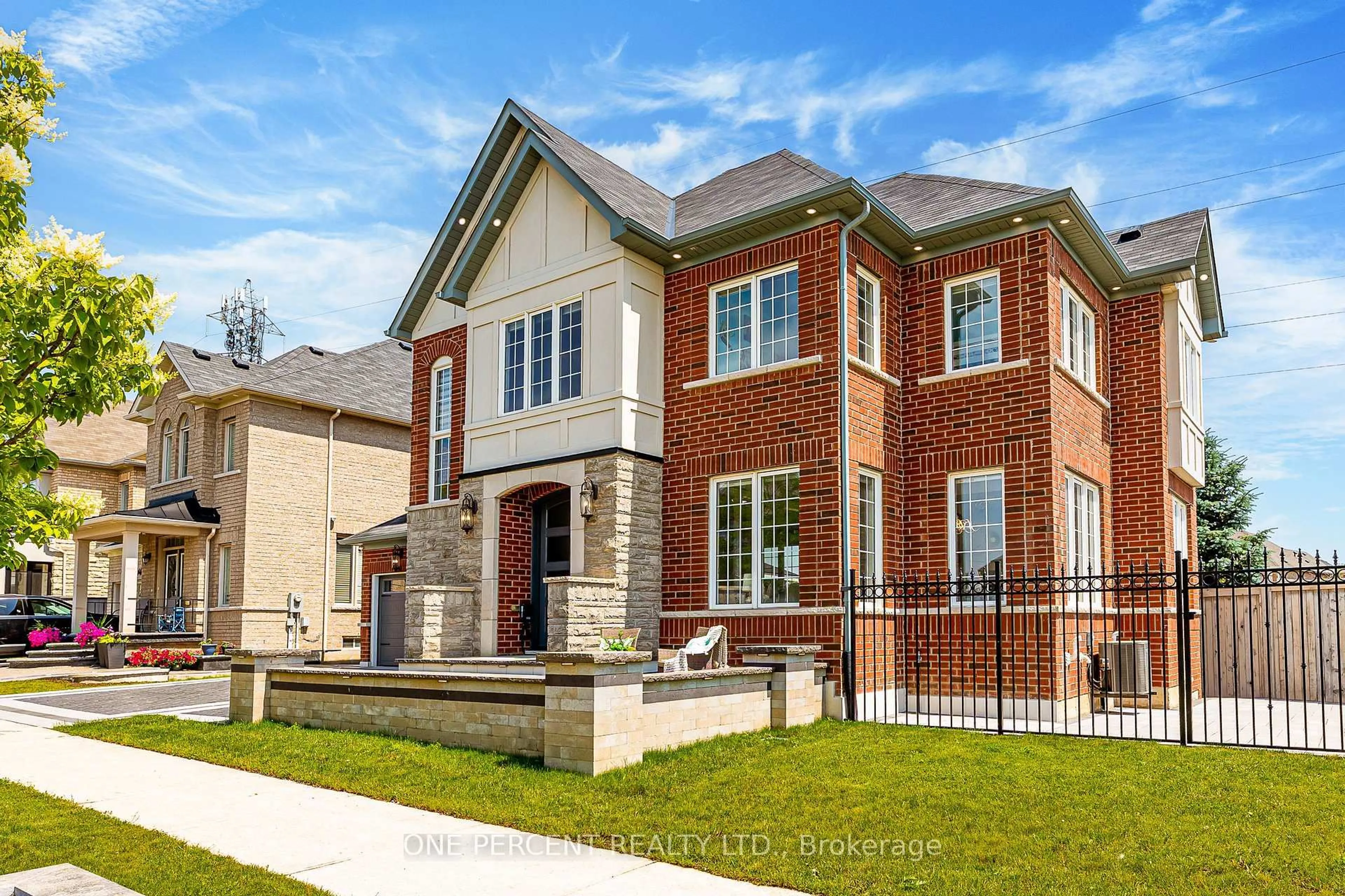 Home with brick exterior material, street for 102 Monkton Circ, Brampton Ontario L6Y 5Z5